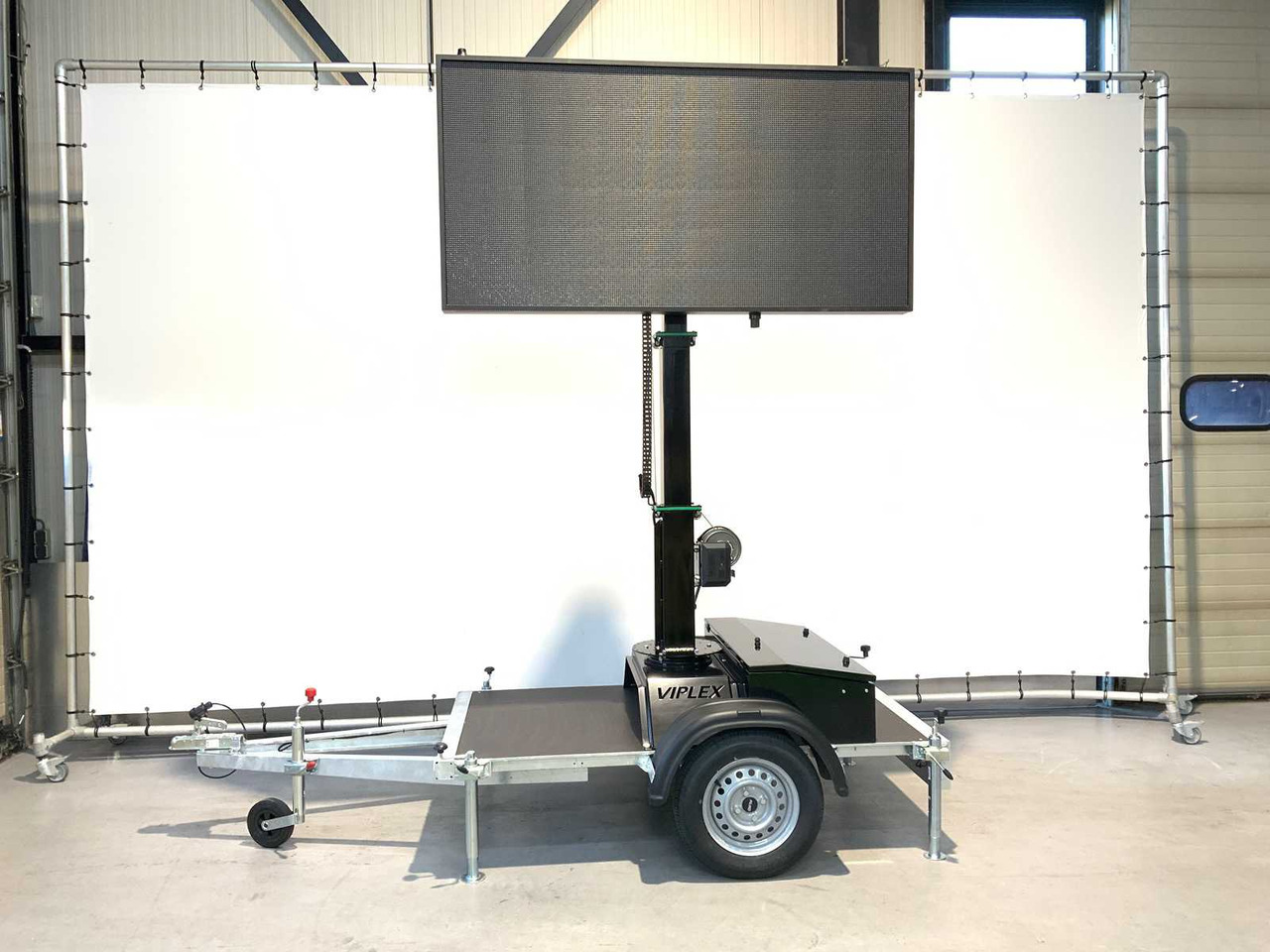 Viplex tekstkar P8 ledscherm op aanhangwagen - Máquina de outro: foto 4 Viplex tekstkar P8 ledscherm op aanhangwagen - Máquina de outro: foto 4