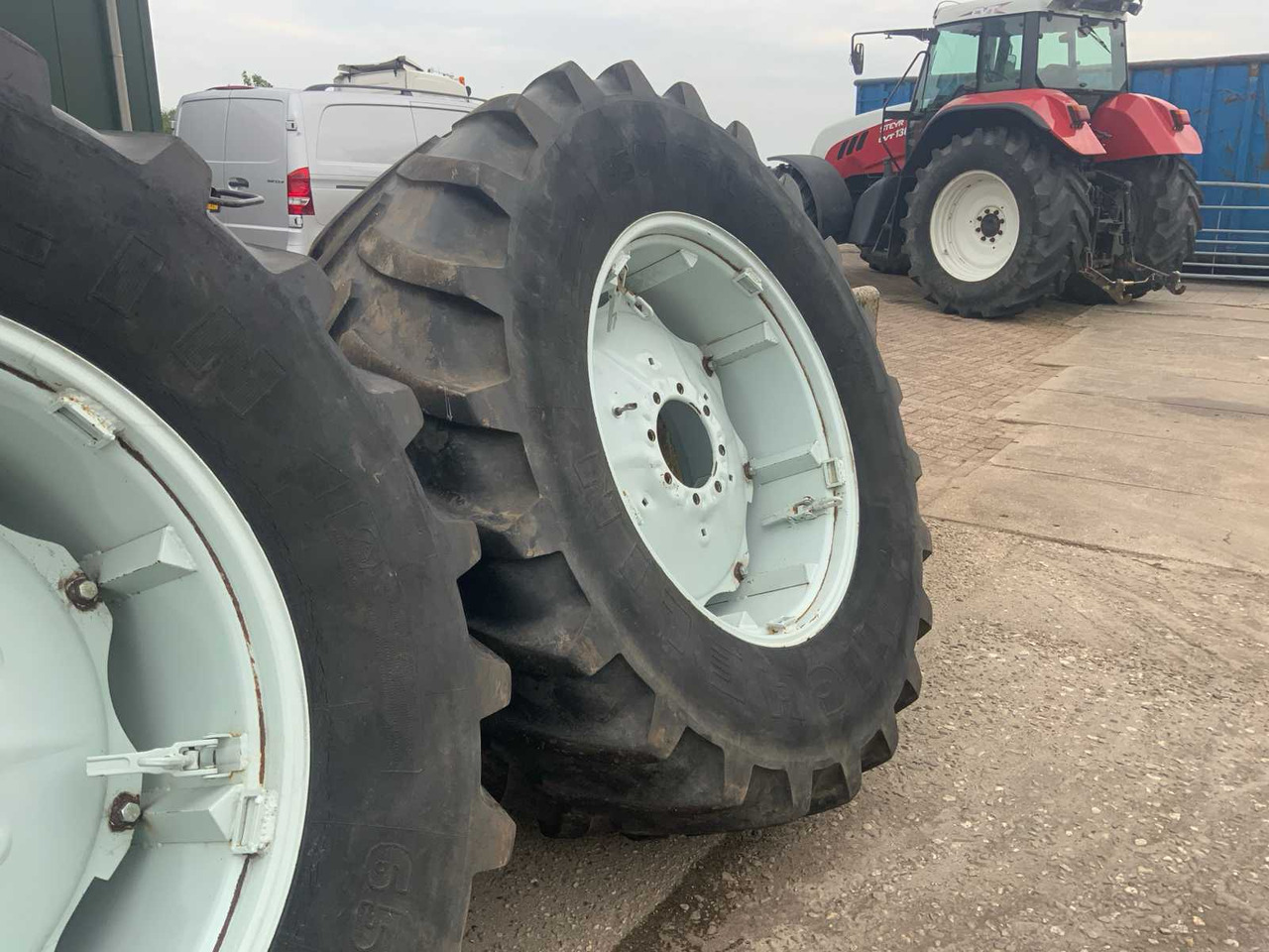 Michelin XM108 - Jantes e pneus por Trator: foto 4 Michelin XM108 - Jantes e pneus por Trator: foto 4
