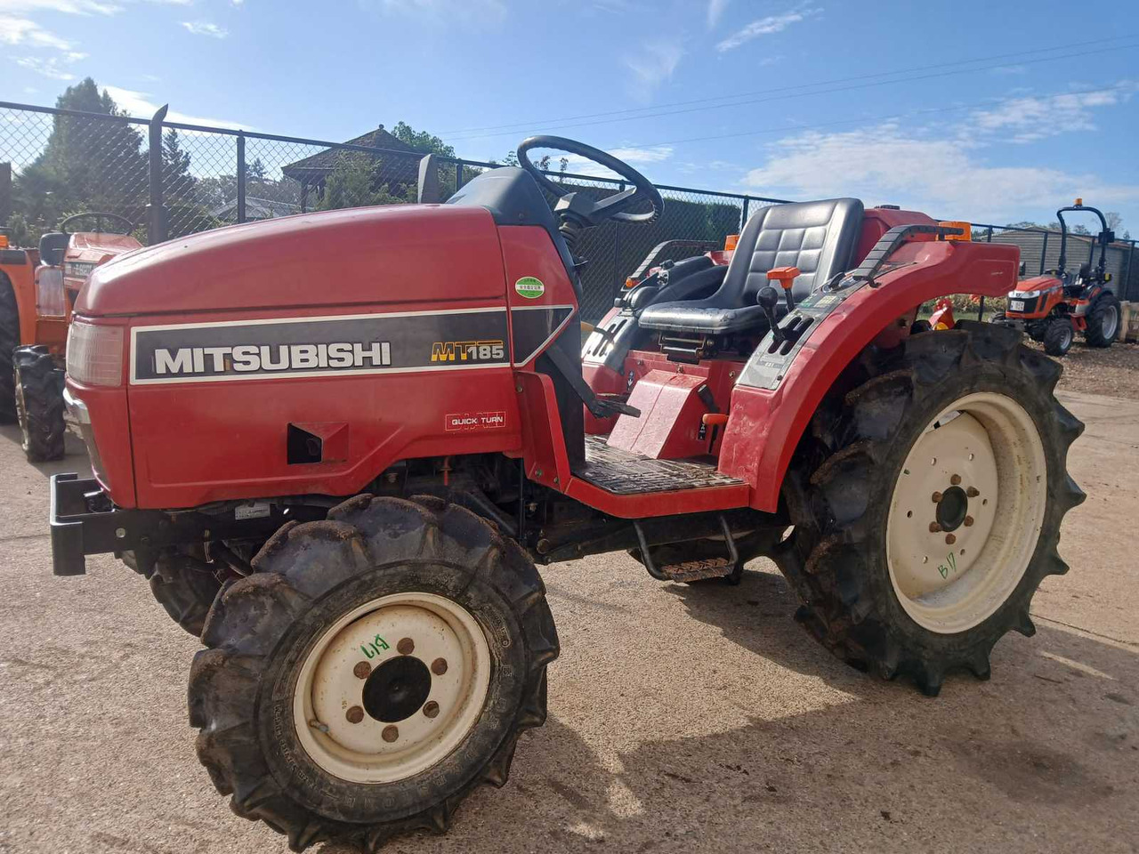 Mitsubishi MT185 - Mini trator: foto 1 Mitsubishi MT185 - Mini trator: foto 1