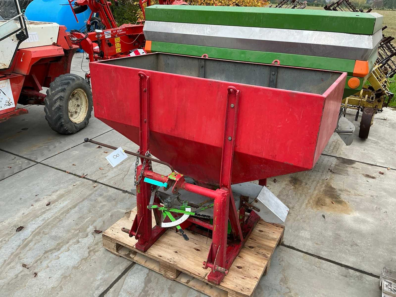 Mounted fertilizer spreader - Distribuidor de fertilizantes: foto 1 Mounted fertilizer spreader - Distribuidor de fertilizantes: foto 1