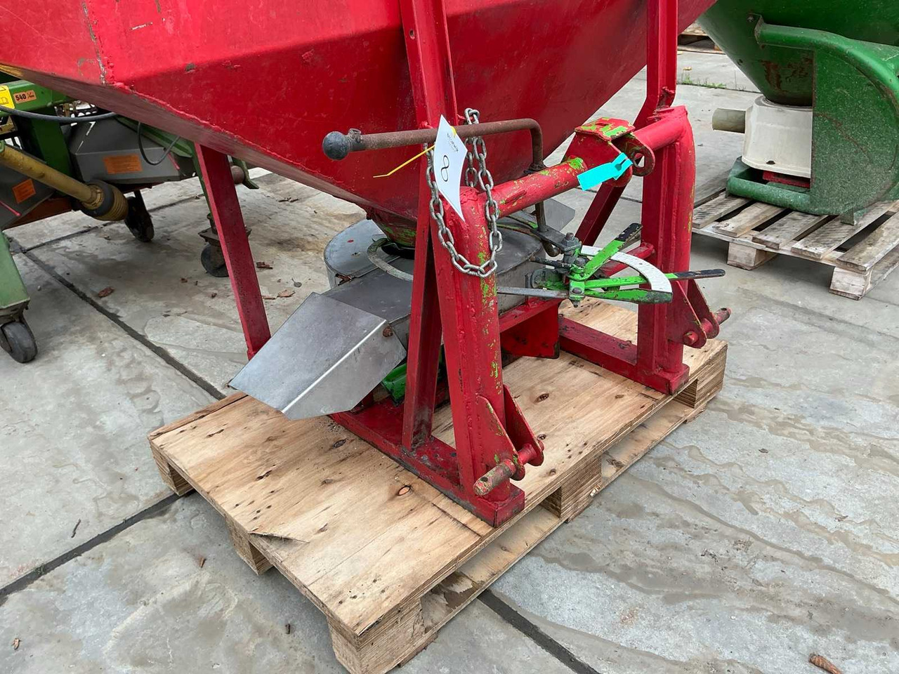 Mounted fertilizer spreader - Distribuidor de fertilizantes: foto 4 Mounted fertilizer spreader - Distribuidor de fertilizantes: foto 4