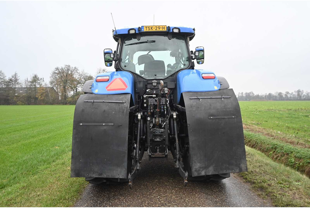 NEW HOLLAND - 2011 - T7070 - ALL-WHEEL DRIVE FARM TRACTOR - Trator: foto 5 NEW HOLLAND - 2011 - T7070 - ALL-WHEEL DRIVE FARM TRACTOR - Trator: foto 5