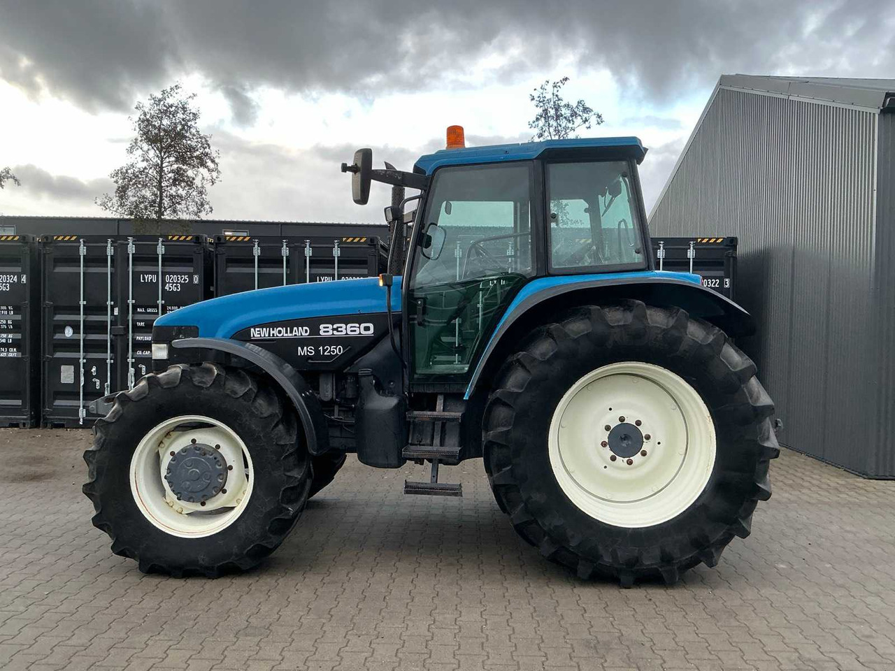 NEW HOLLAND 8360 ALL-WHEEL DRIVE FARM TRACTOR - Trator: foto 5 NEW HOLLAND 8360 ALL-WHEEL DRIVE FARM TRACTOR - Trator: foto 5