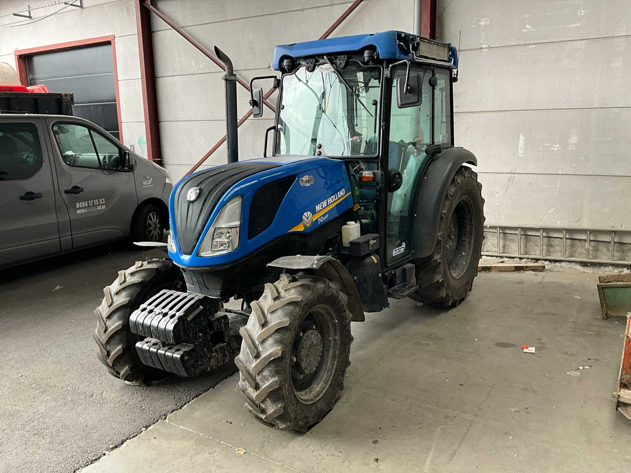 NEW HOLLAND T4.100F CAB - Trator: foto 1 NEW HOLLAND T4.100F CAB - Trator: foto 1