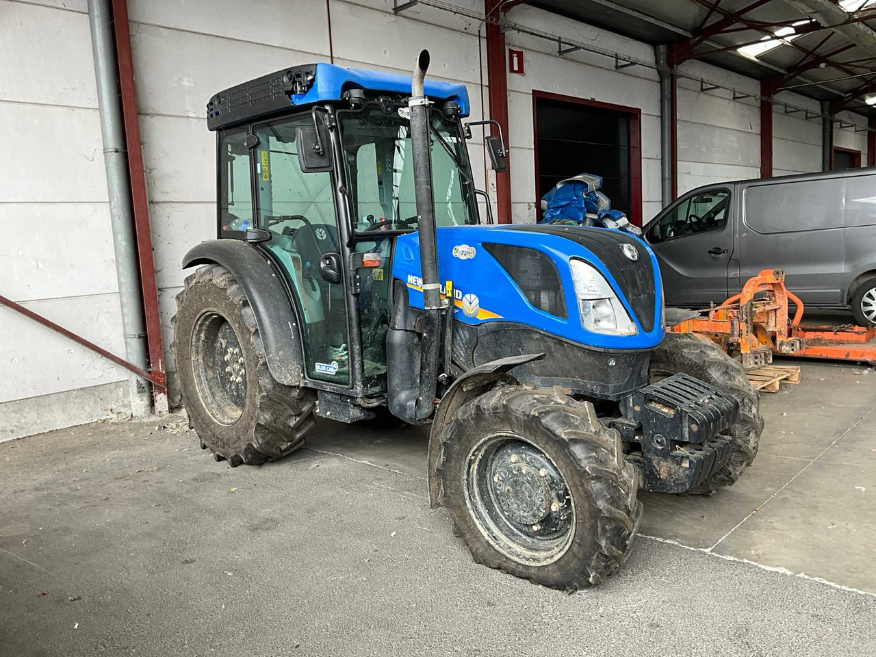 NEW HOLLAND T4.100F CAB - Trator: foto 3 NEW HOLLAND T4.100F CAB - Trator: foto 3