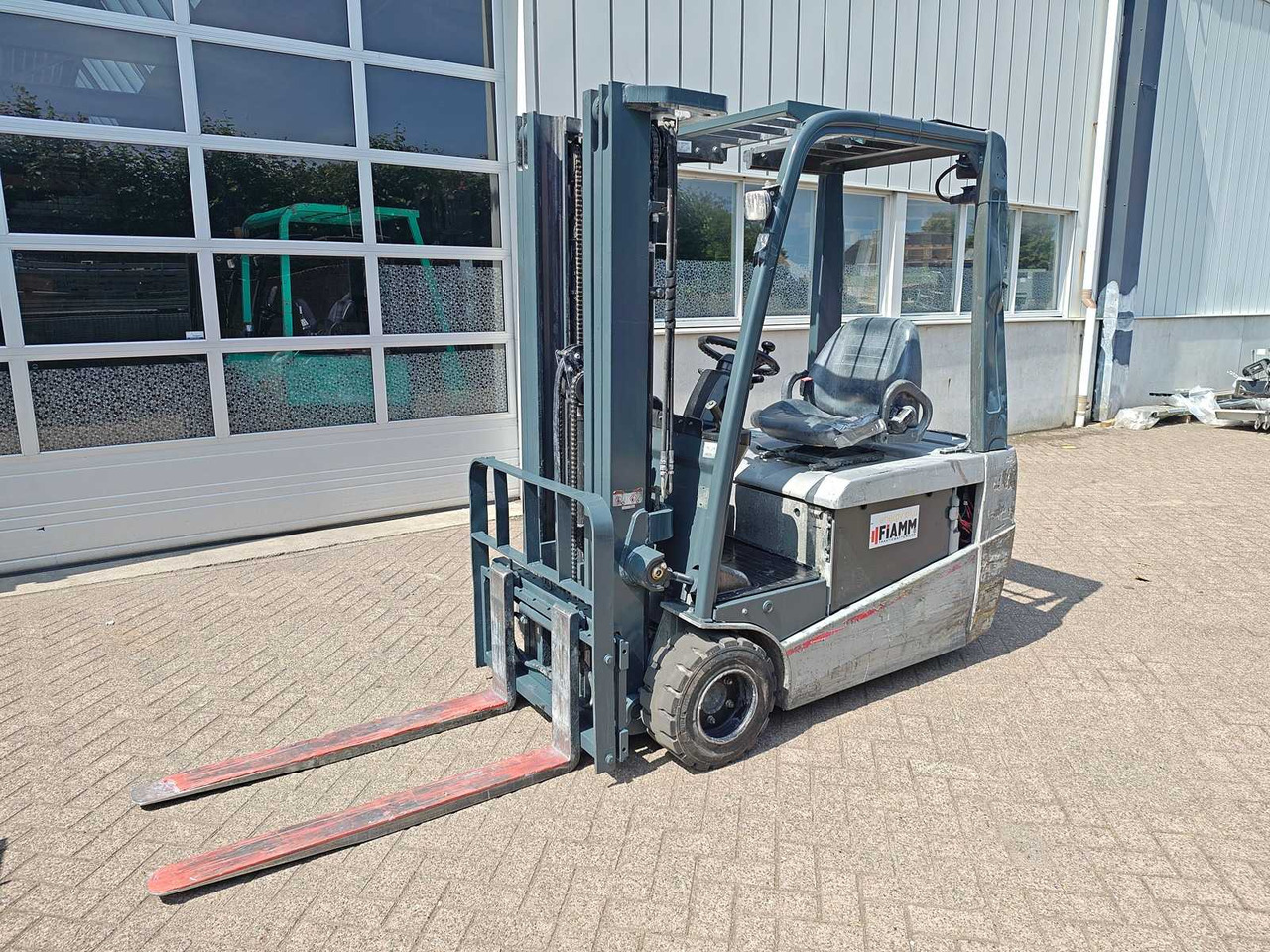 NISSAN - 2008 - G1N1L180 - FORKLIFT TRUCK - Empilhadeira: foto 1 NISSAN - 2008 - G1N1L180 - FORKLIFT TRUCK - Empilhadeira: foto 1
