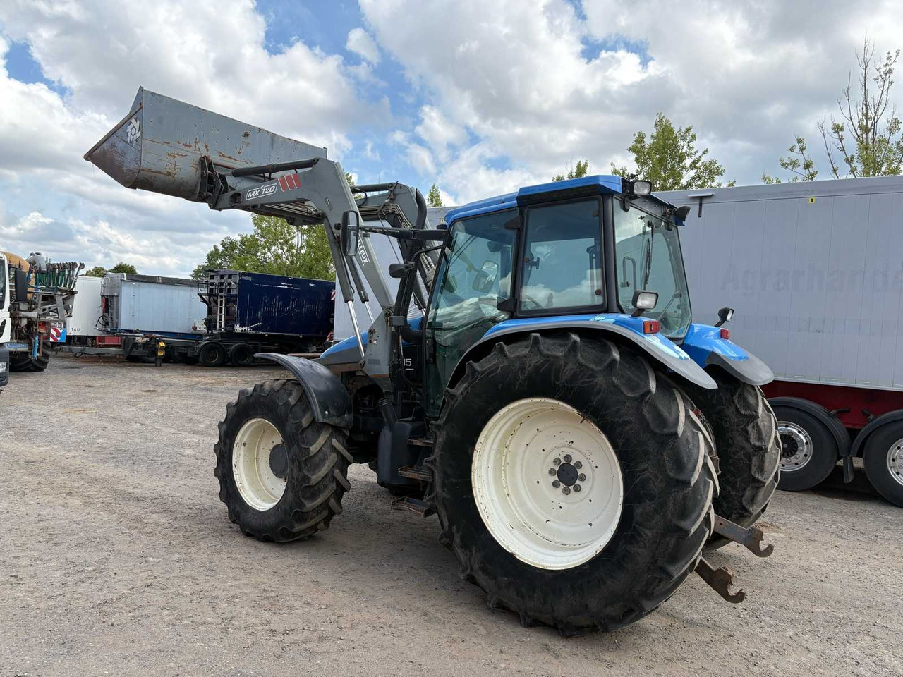 New Holland TM115 mit Frontlader - Trator: foto 3 New Holland TM115 mit Frontlader - Trator: foto 3