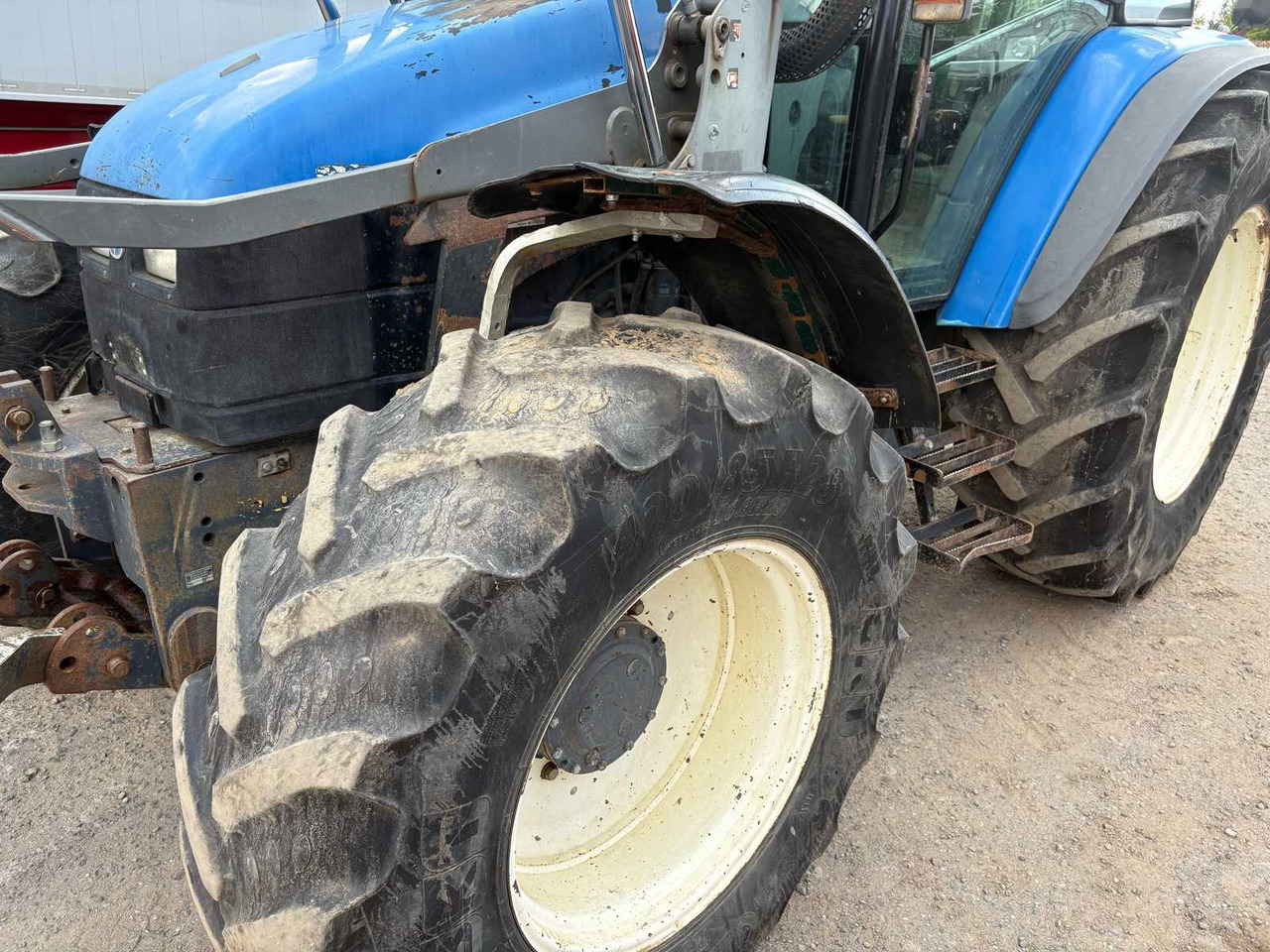 New Holland TM115 mit Frontlader - Trator: foto 4 New Holland TM115 mit Frontlader - Trator: foto 4