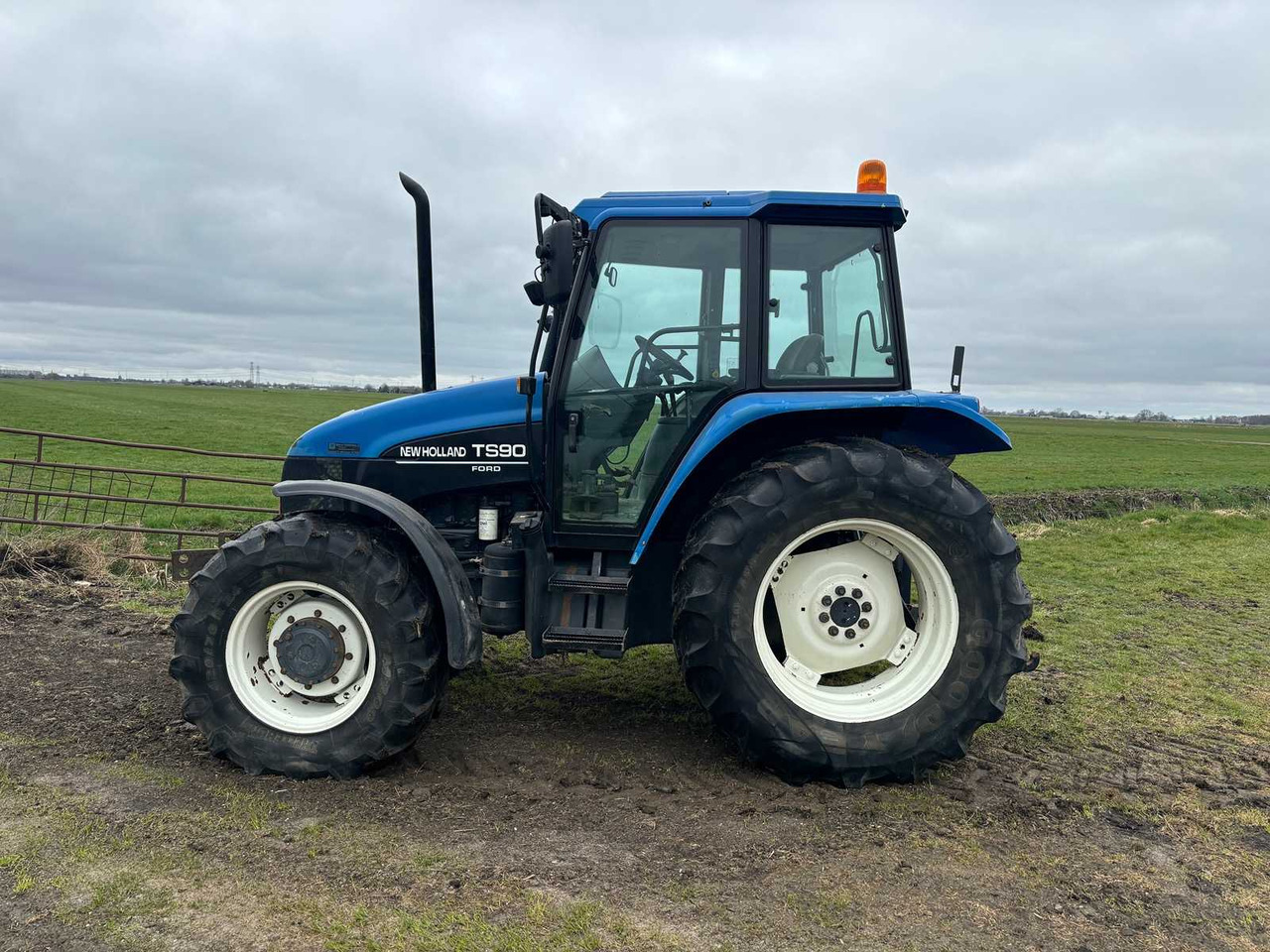 New Holland ts90 - Trator: foto 3 New Holland ts90 - Trator: foto 3