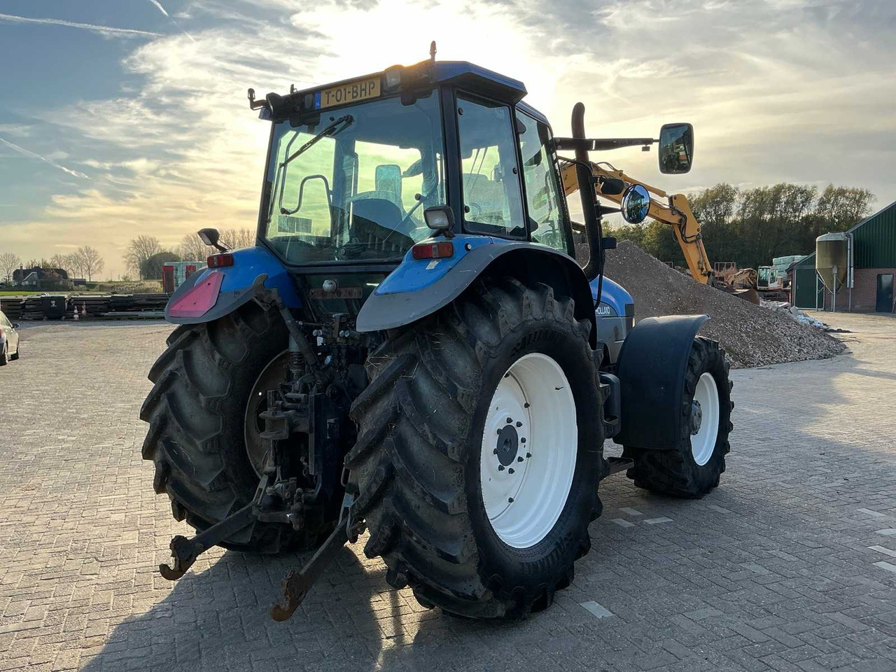 New holland 2002 NEW HOLLAND TM135 ALL-WHEEL DRIVE FARM TRACTOR - Trator: foto 5 New holland 2002 NEW HOLLAND TM135 ALL-WHEEL DRIVE FARM TRACTOR - Trator: foto 5