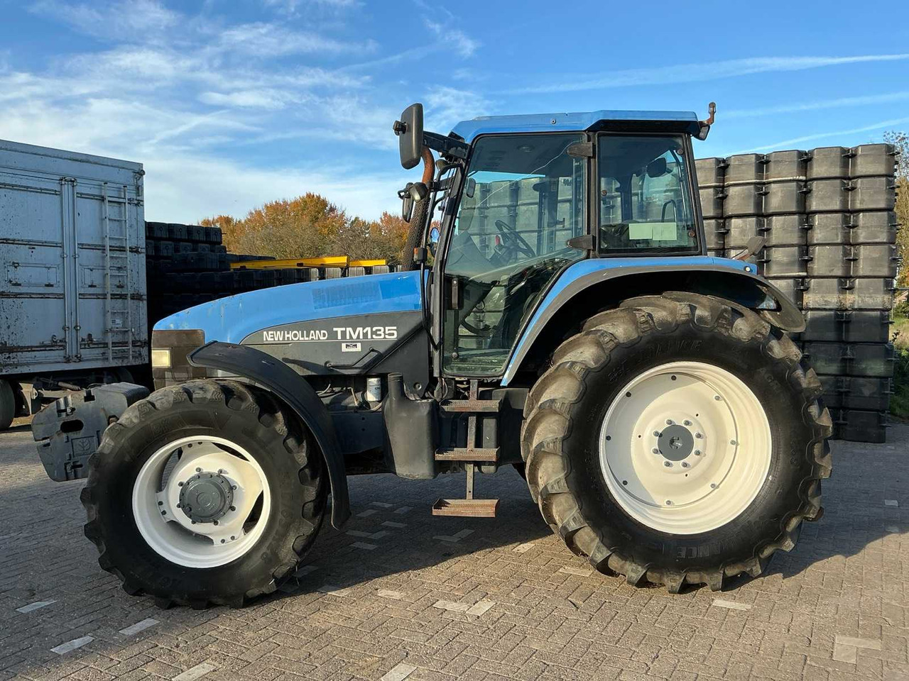 New holland 2002 NEW HOLLAND TM135 ALL-WHEEL DRIVE FARM TRACTOR - Trator: foto 2 New holland 2002 NEW HOLLAND TM135 ALL-WHEEL DRIVE FARM TRACTOR - Trator: foto 2