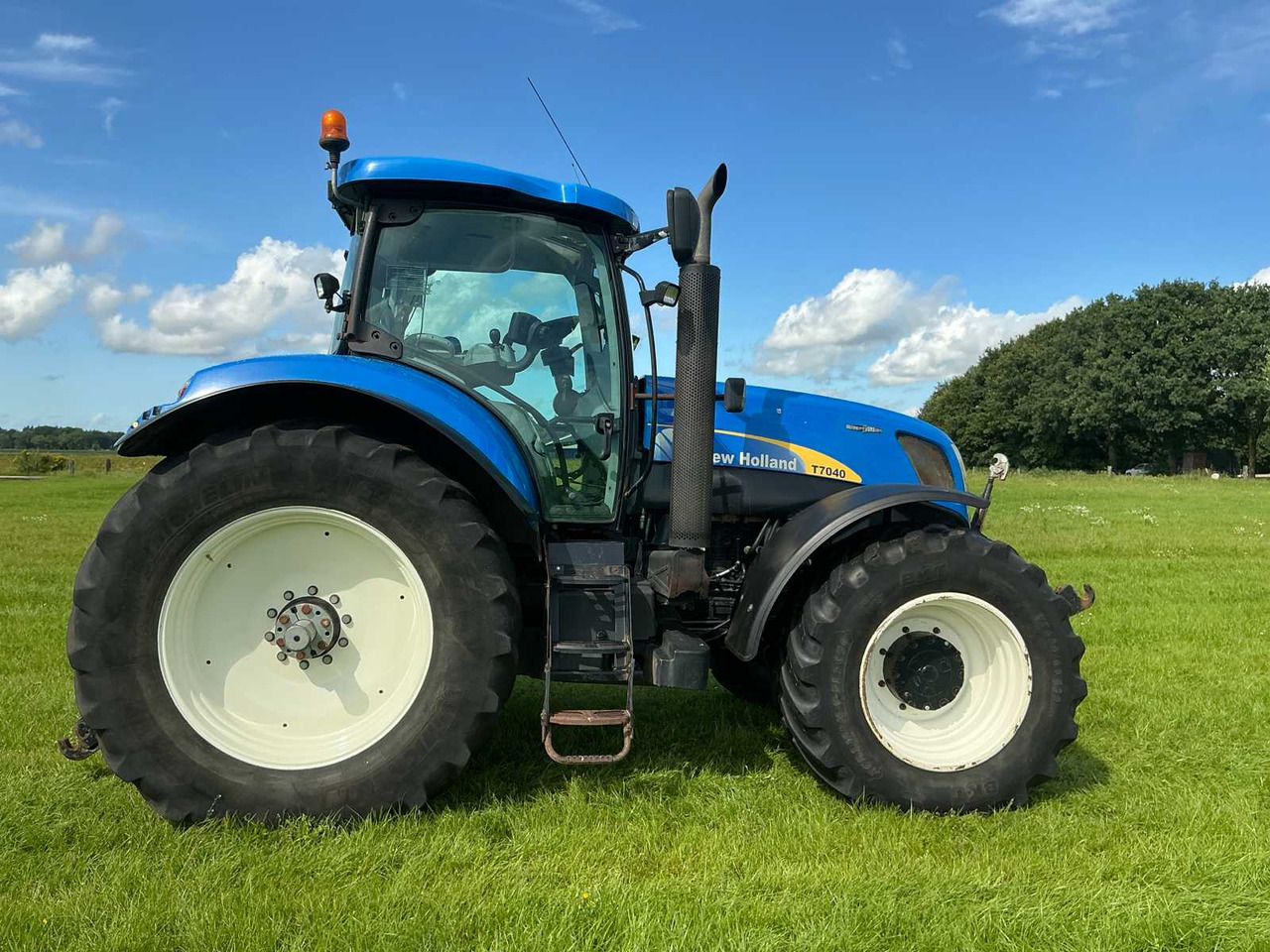 New holland T7040 - Trator: foto 5 New holland T7040 - Trator: foto 5