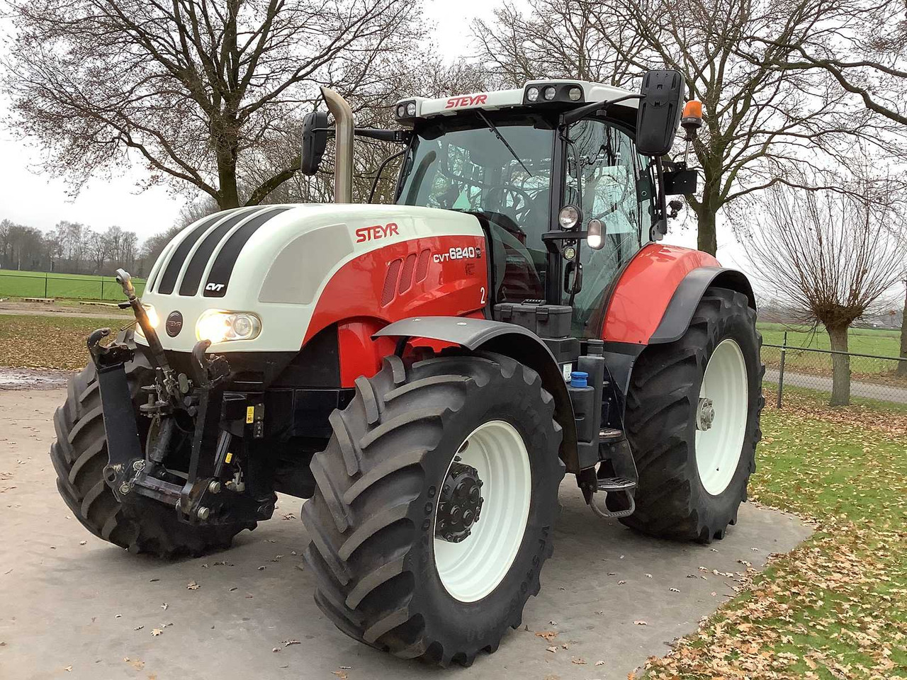STEYR - 2016 - CVT 6240 - ALL-WHEEL DRIVE FARM TRACTOR - Trator: foto 1 STEYR - 2016 - CVT 6240 - ALL-WHEEL DRIVE FARM TRACTOR - Trator: foto 1