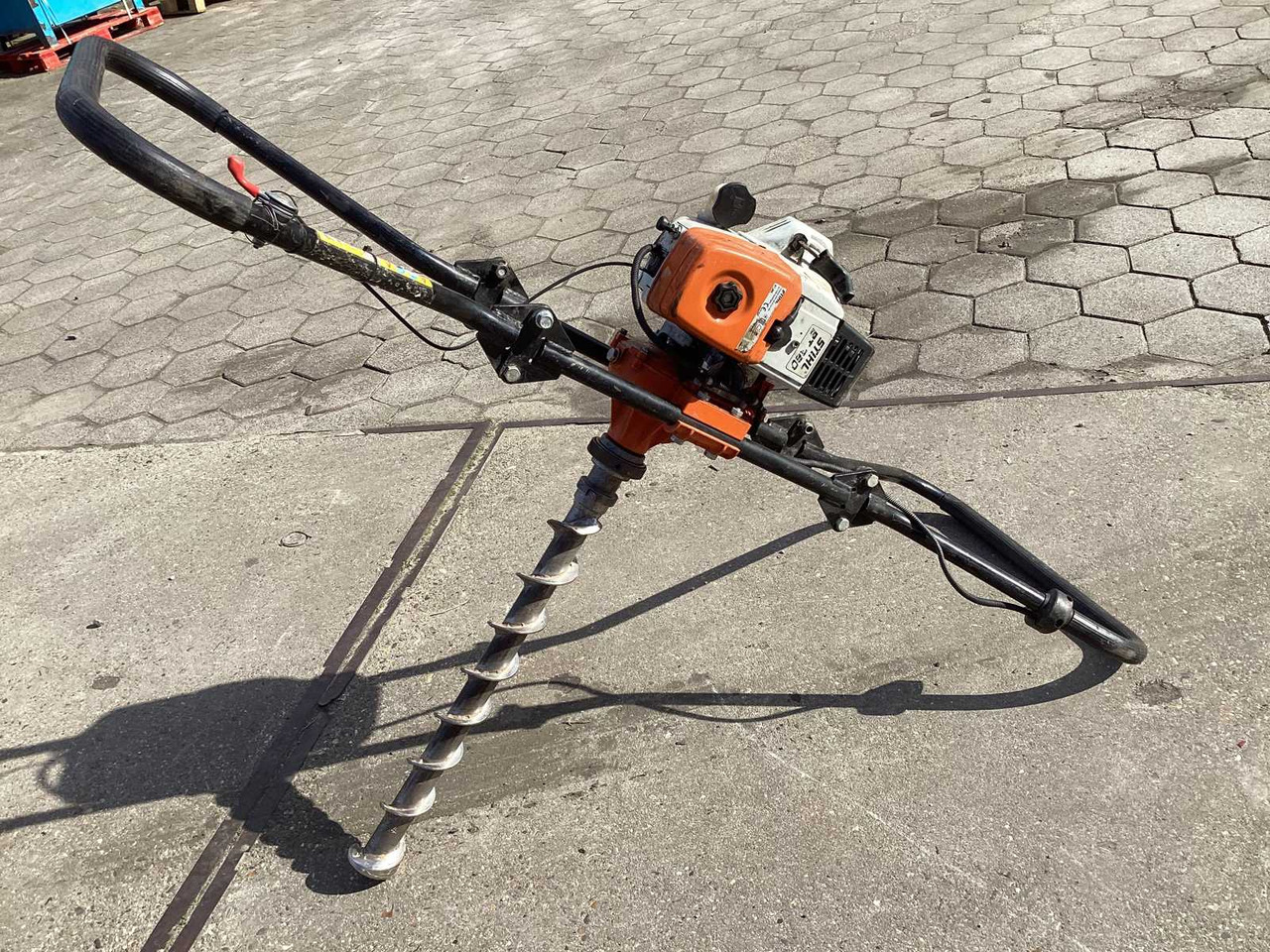STIHL BT 360 - Perfurador de solo por Máquina agrícola: foto 1 STIHL BT 360 - Perfurador de solo por Máquina agrícola: foto 1
