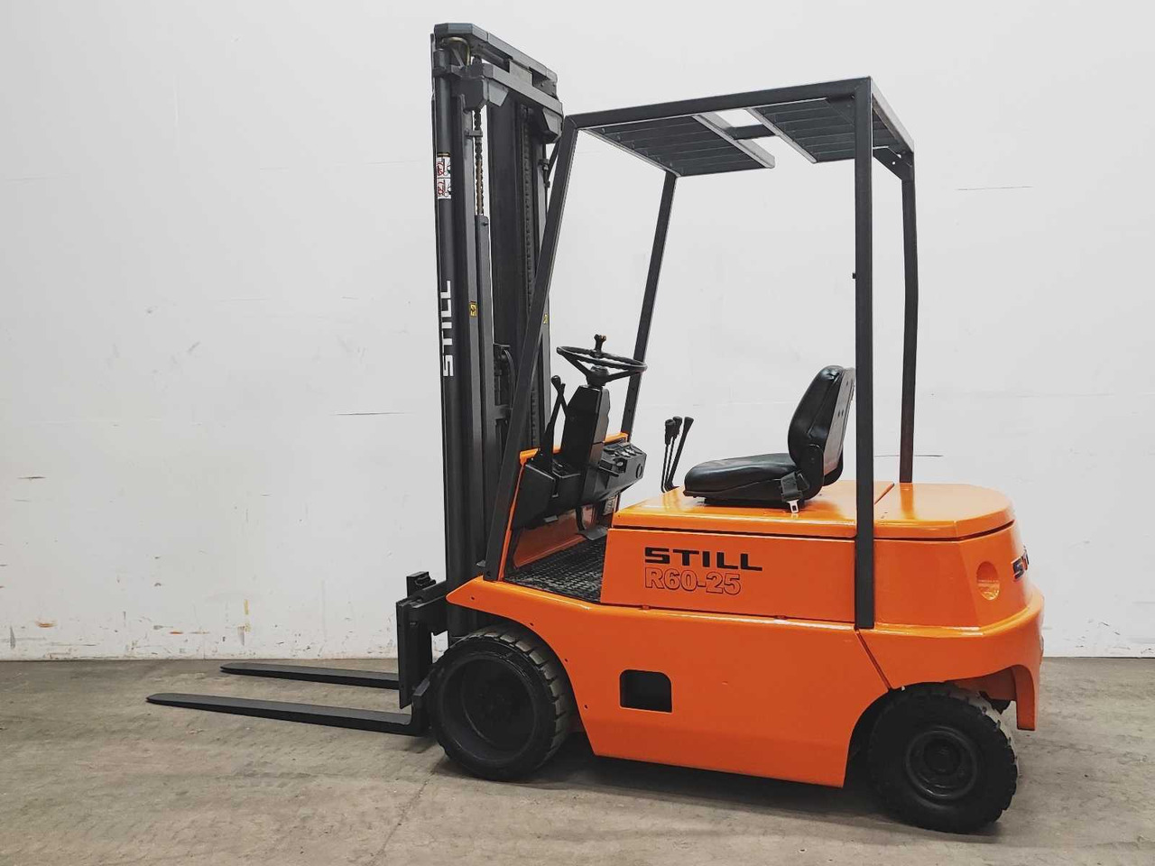 STILL - 1994 - R60-25 - FORKLIFT TRUCK - Empilhadeira: foto 1 STILL - 1994 - R60-25 - FORKLIFT TRUCK - Empilhadeira: foto 1