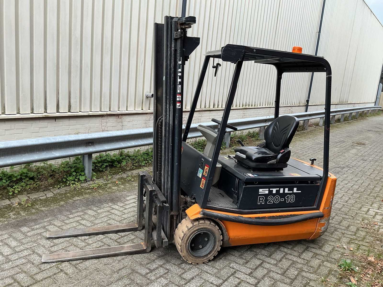 STILL - R20-18 - FORKLIFT TRUCKS - 2005 - Empilhadeira: foto 2 STILL - R20-18 - FORKLIFT TRUCKS - 2005 - Empilhadeira: foto 2