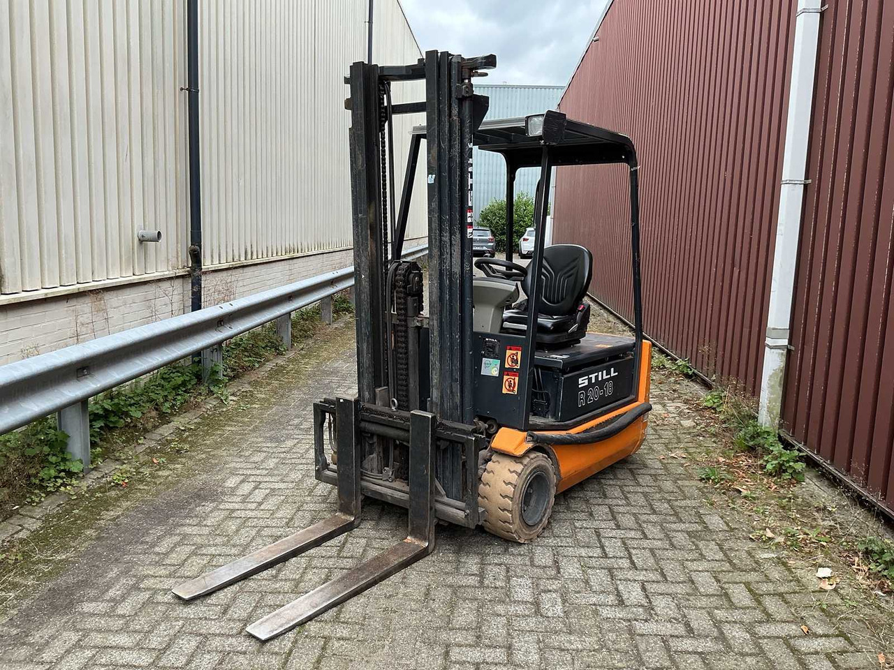 STILL - R20-18 - FORKLIFT TRUCKS - 2005 - Empilhadeira: foto 1 STILL - R20-18 - FORKLIFT TRUCKS - 2005 - Empilhadeira: foto 1