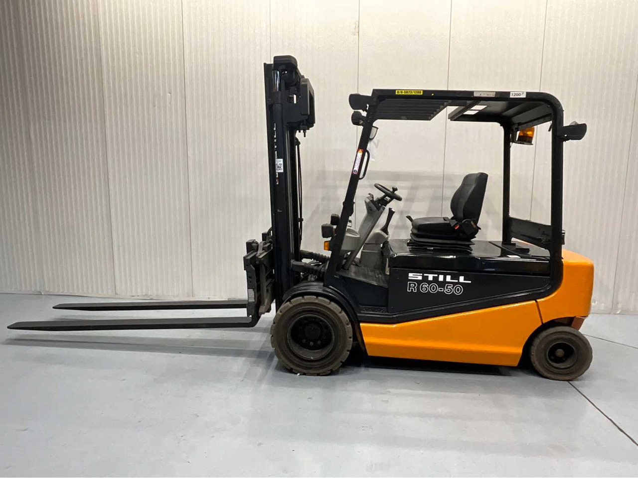 STILL R60-50 - 5000KG FORKLIFT WITH FORK SETTER BATTERY BJ. 2018 - Empilhadeira: foto 2 STILL R60-50 - 5000KG FORKLIFT WITH FORK SETTER BATTERY BJ. 2018 - Empilhadeira: foto 2