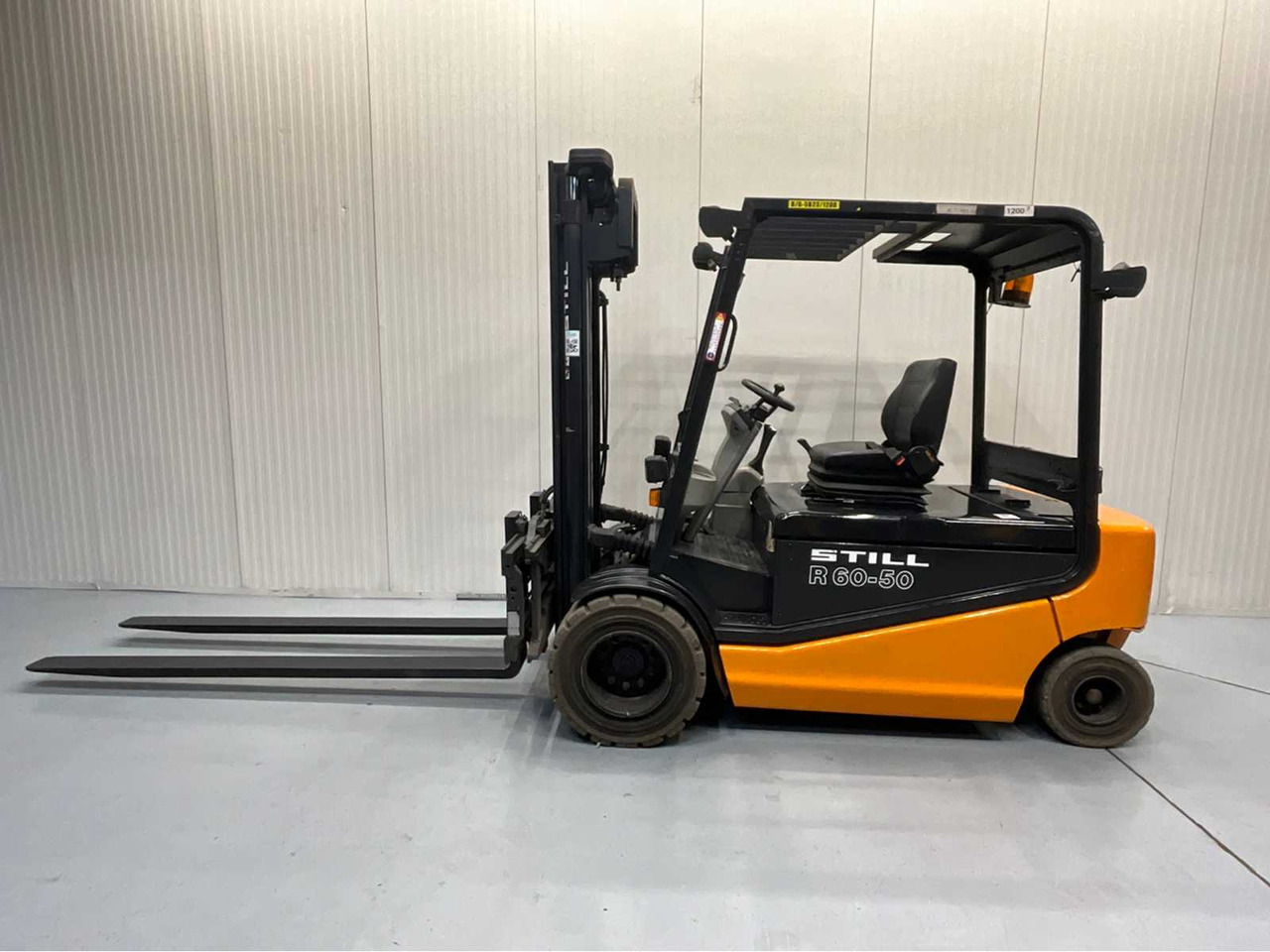 STILL R60-50 - 5000KG FORKLIFT WITH FORK SETTER BATTERY BJ. 2018 - Empilhadeira: foto 3 STILL R60-50 - 5000KG FORKLIFT WITH FORK SETTER BATTERY BJ. 2018 - Empilhadeira: foto 3