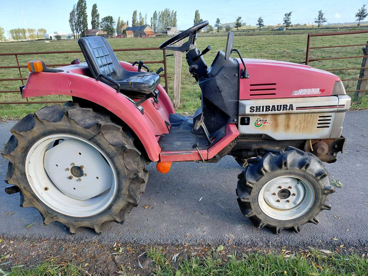 Shibaura P185F - Mini trator: foto 4 Shibaura P185F - Mini trator: foto 4