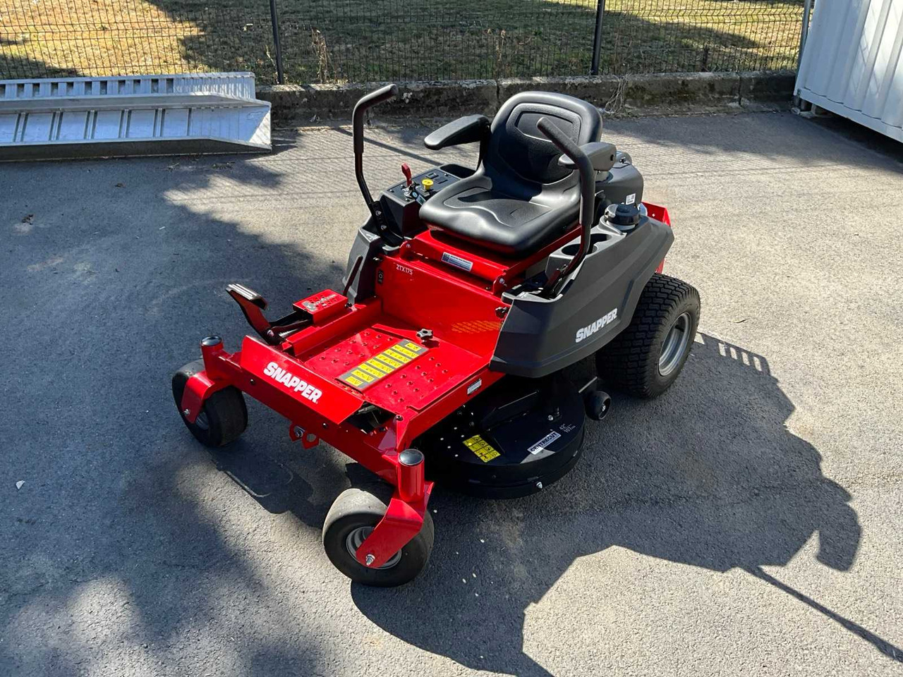 Snapper ZTX175 - Cortador de grama: foto 1 Snapper ZTX175 - Cortador de grama: foto 1