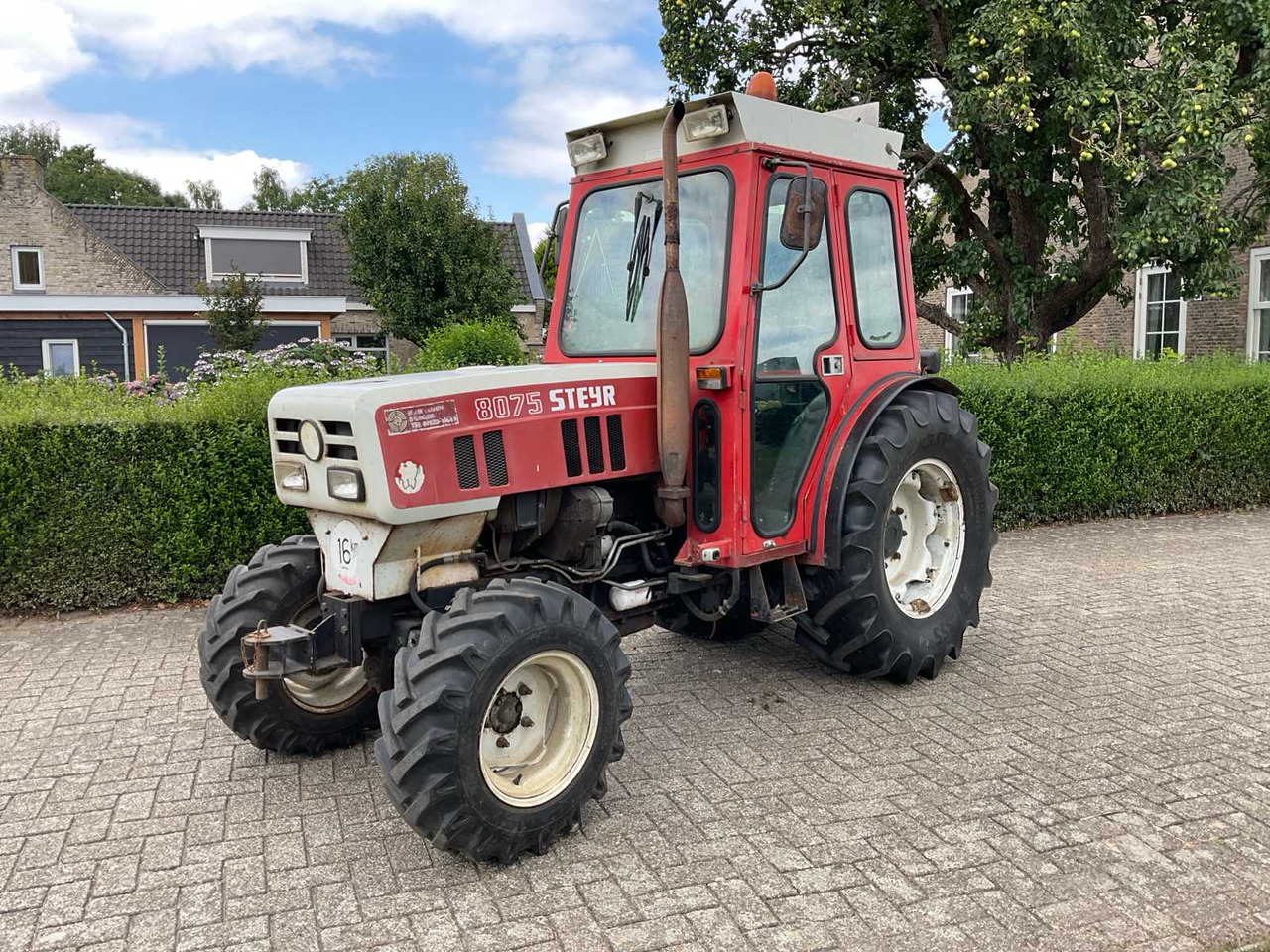 Steyr 8075 - Mini trator: foto 1 Steyr 8075 - Mini trator: foto 1