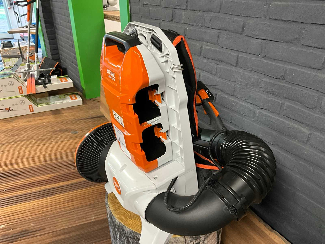 Stihl BGA 300 - Equipamentos para jardinagem: foto 3 Stihl BGA 300 - Equipamentos para jardinagem: foto 3