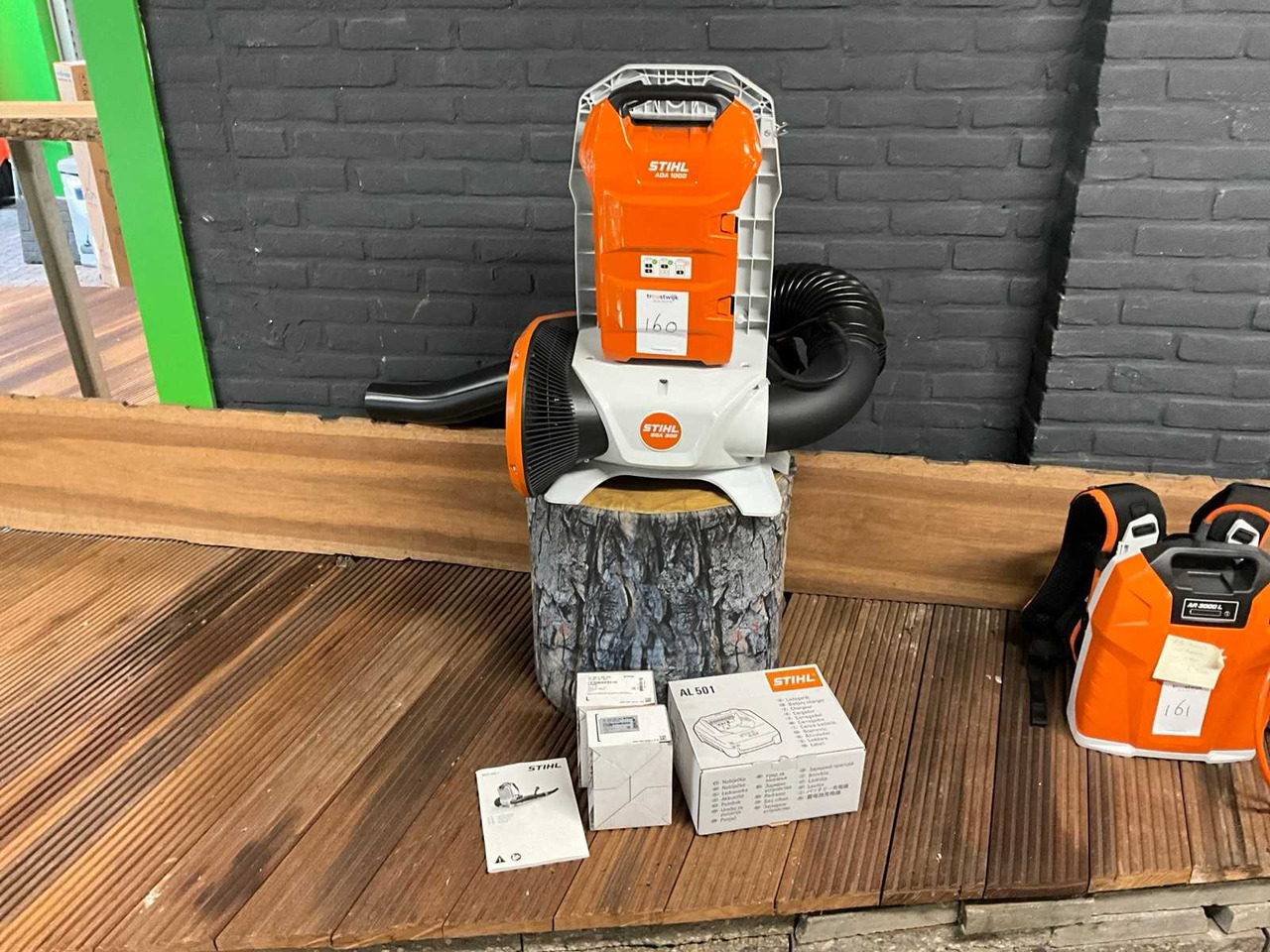 Stihl BGA 300 - Equipamentos para jardinagem: foto 1 Stihl BGA 300 - Equipamentos para jardinagem: foto 1