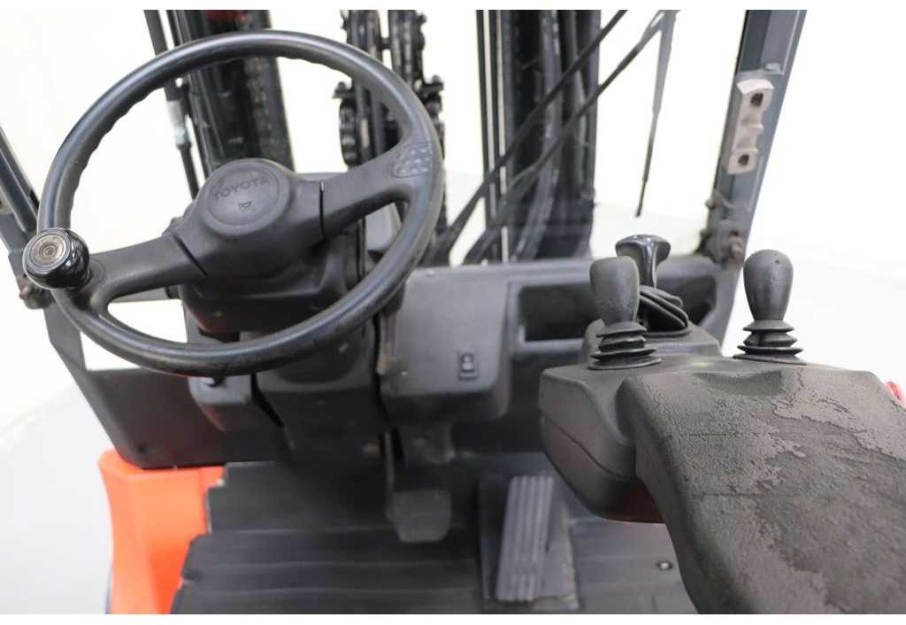 TOYOTA - 2010 - 7FBMF30 - FORKLIFT, TRIPLEX - Empilhadeira: foto 3 TOYOTA - 2010 - 7FBMF30 - FORKLIFT, TRIPLEX - Empilhadeira: foto 3