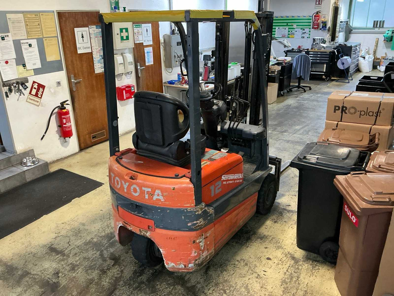 TOYOTA FBESF12 ELECTRIC FORKLIFT (2005) - Empilhadeira: foto 2 TOYOTA FBESF12 ELECTRIC FORKLIFT (2005) - Empilhadeira: foto 2