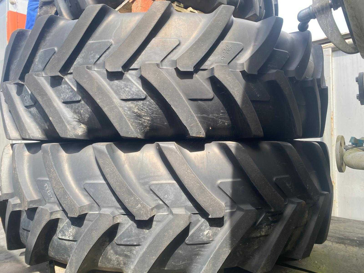 Tyres, wheels and rims - Jantes e pneus por Trator: foto 2 Tyres, wheels and rims - Jantes e pneus por Trator: foto 2