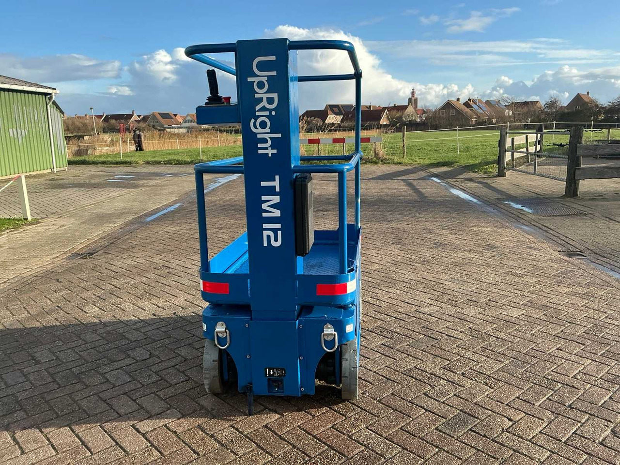 UPRIGHT TM12 AERIAL WORK PLATFORM - Plataforma aérea: foto 3 UPRIGHT TM12 AERIAL WORK PLATFORM - Plataforma aérea: foto 3