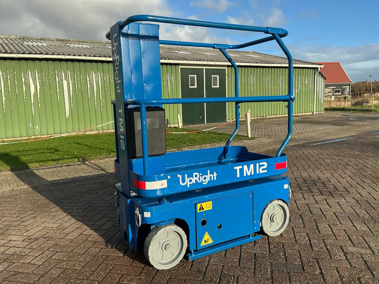UPRIGHT TM12 AERIAL WORK PLATFORM - Plataforma aérea: foto 1 UPRIGHT TM12 AERIAL WORK PLATFORM - Plataforma aérea: foto 1