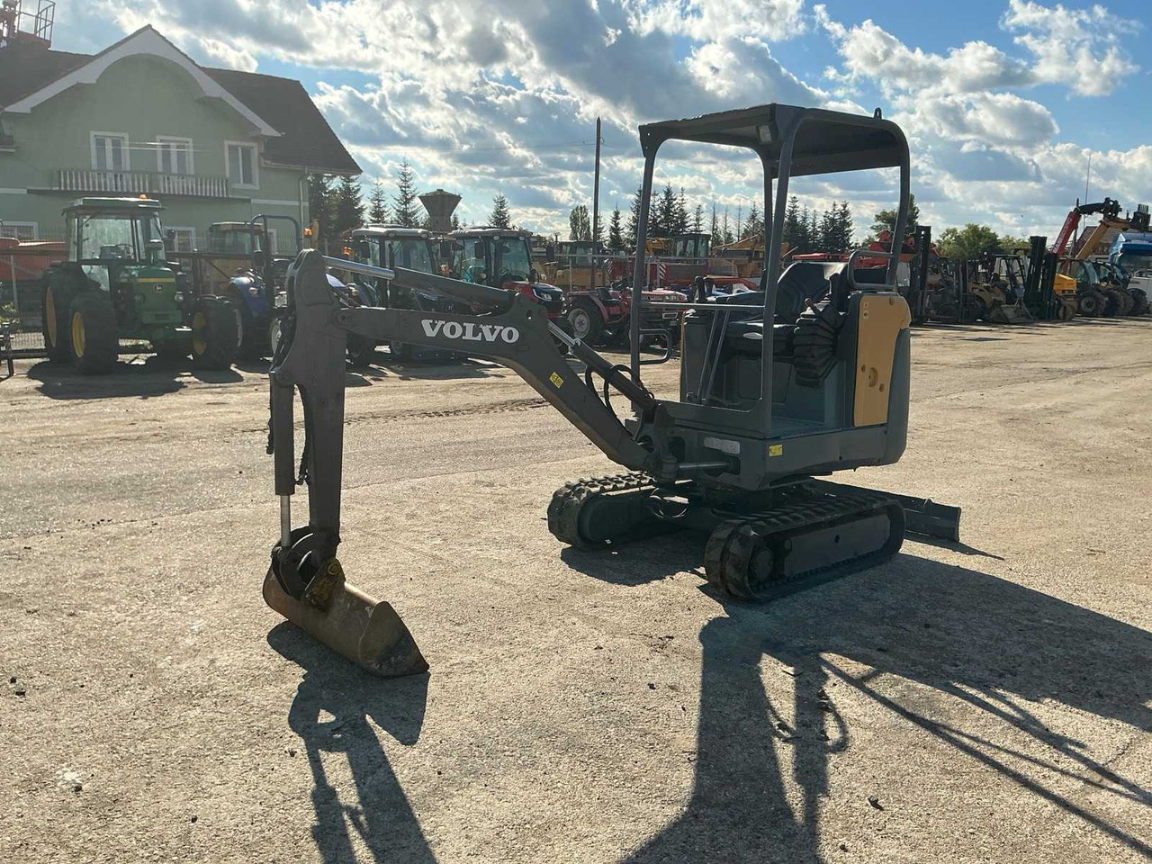 VOLVO - EC 18 D - MINI-EXCAVATOR - 2016 - Mini escavadeira: foto 2 VOLVO - EC 18 D - MINI-EXCAVATOR - 2016 - Mini escavadeira: foto 2