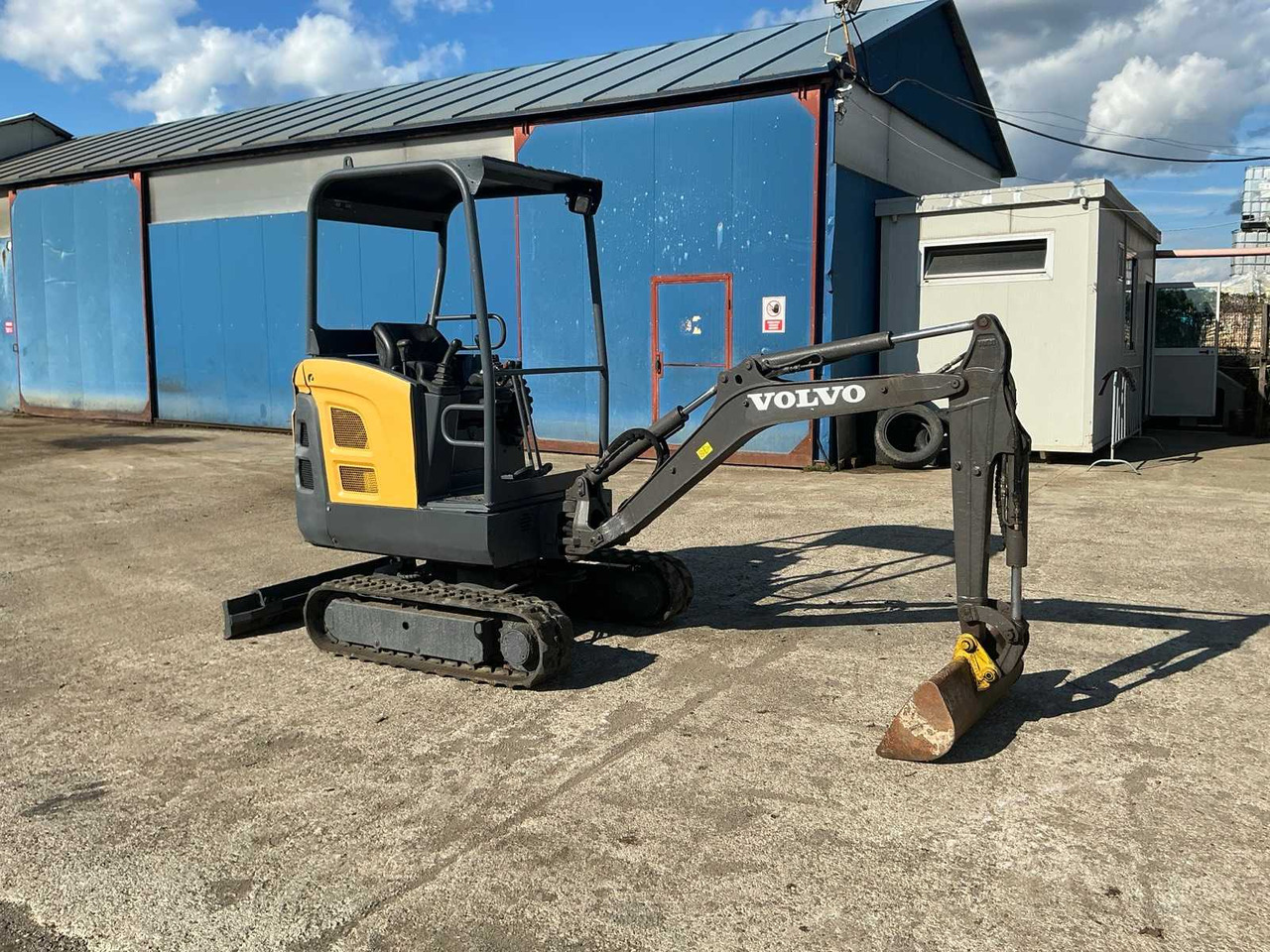 VOLVO - EC 18 D - MINI-EXCAVATOR - 2016 - Mini escavadeira: foto 1 VOLVO - EC 18 D - MINI-EXCAVATOR - 2016 - Mini escavadeira: foto 1