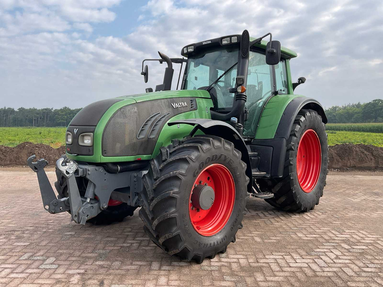 Valtra T163e - Trator: foto 1 Valtra T163e - Trator: foto 1