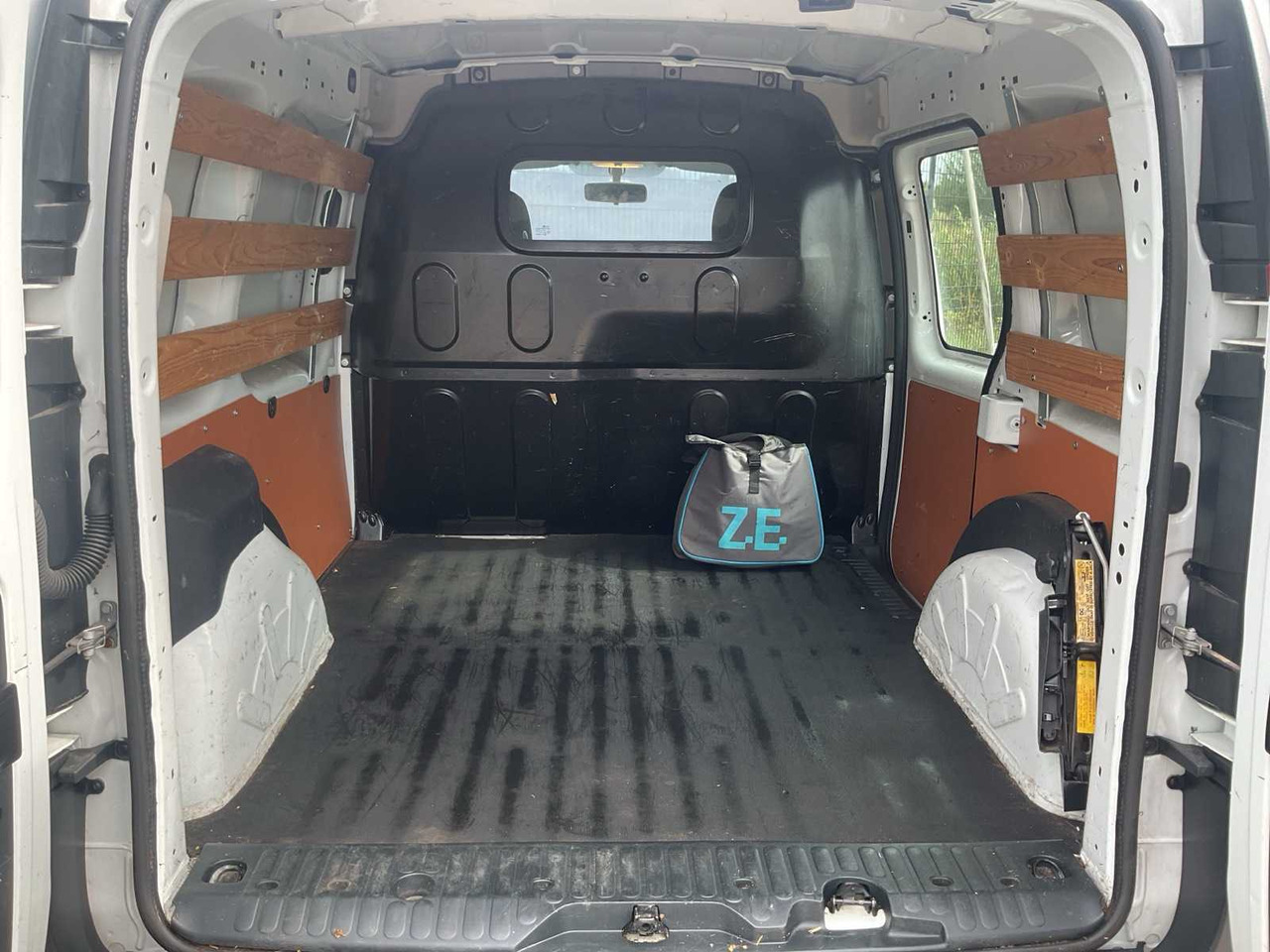 2013 - RENAULT - KANGOO EXPRESS - Z.E. - COMMERCIAL VEHICLE - Veículo comercial: foto 5 2013 - RENAULT - KANGOO EXPRESS - Z.E. - COMMERCIAL VEHICLE - Veículo comercial: foto 5