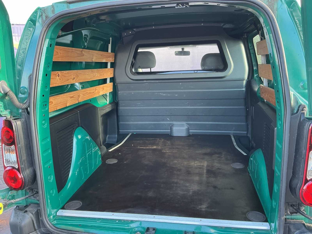 2014 - PEUGEOT - PARTNER - 120 1.6 HDI L1XR PR+ - COMMERCIAL VEHICLE - Veículo comercial: foto 5 2014 - PEUGEOT - PARTNER - 120 1.6 HDI L1XR PR+ - COMMERCIAL VEHICLE - Veículo comercial: foto 5