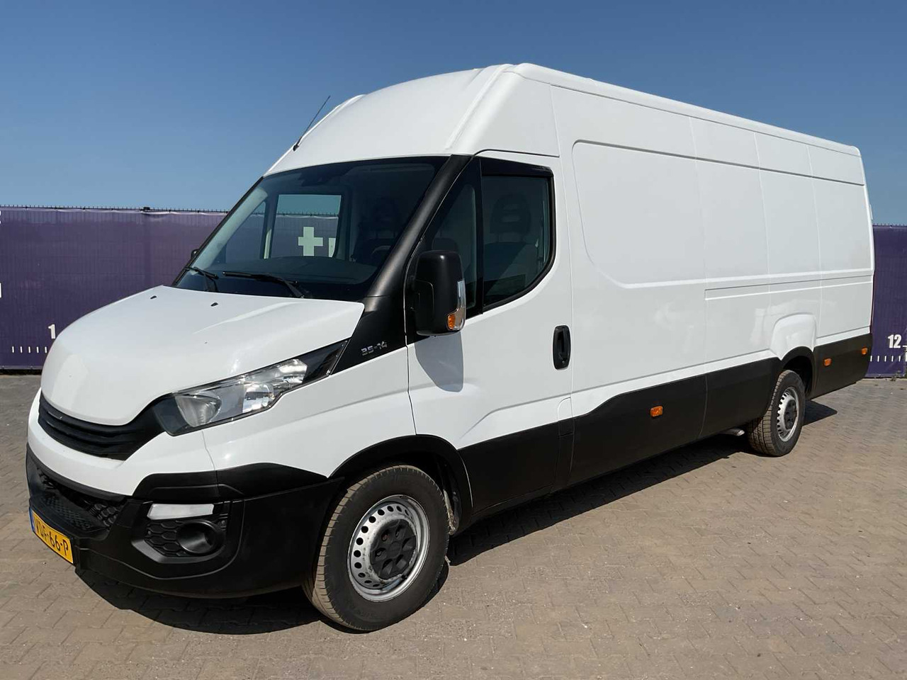 2016 - IVECO - DAILY - 35S14V 2.3 410 H2 - COMMERCIAL VEHICLE - Veículo comercial: foto 1 2016 - IVECO - DAILY - 35S14V 2.3 410 H2 - COMMERCIAL VEHICLE - Veículo comercial: foto 1