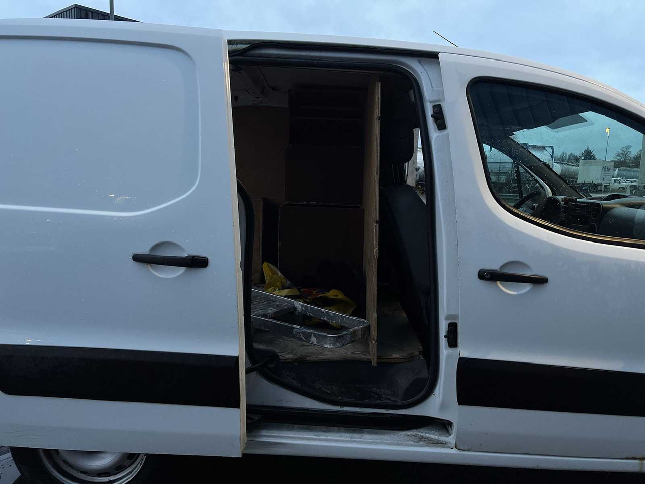 Veículo comercial CITROEN BERLINGO 1.6 HDI 500 COMFORT | VD-091-R I: foto 22 Veículo comercial CITROEN BERLINGO 1.6 HDI 500 COMFORT | VD-091-R I: foto 22