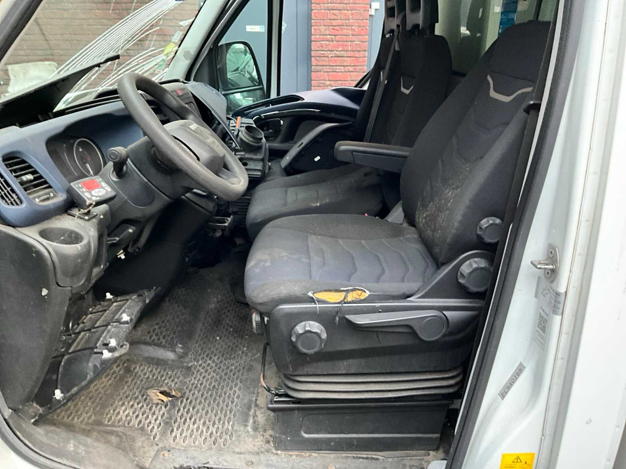 IVECO DAILY 35C14 REFRIGERATED TRUCK - COMMERCIAL VEHICLE (DAMAGE) - Veículo comercial: foto 4 IVECO DAILY 35C14 REFRIGERATED TRUCK - COMMERCIAL VEHICLE (DAMAGE) - Veículo comercial: foto 4