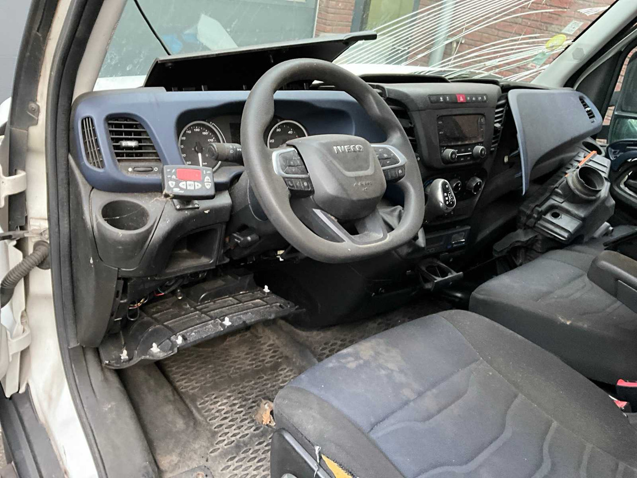 IVECO DAILY 35C14 REFRIGERATED TRUCK - COMMERCIAL VEHICLE (DAMAGE) - Veículo comercial: foto 5 IVECO DAILY 35C14 REFRIGERATED TRUCK - COMMERCIAL VEHICLE (DAMAGE) - Veículo comercial: foto 5