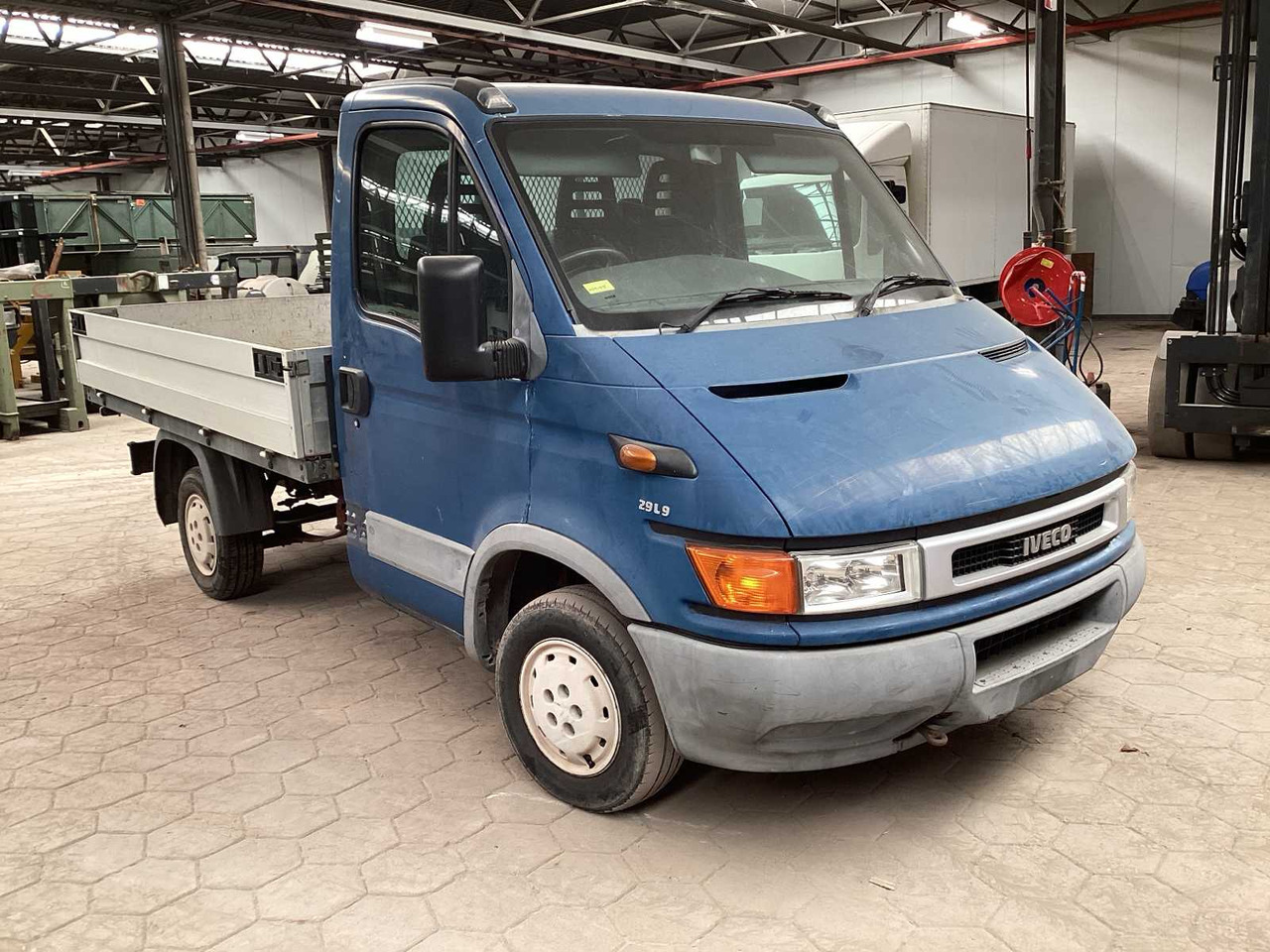 IVECO DAILY COMMERCIAL VEHICLE - Veículo comercial: foto 2 IVECO DAILY COMMERCIAL VEHICLE - Veículo comercial: foto 2