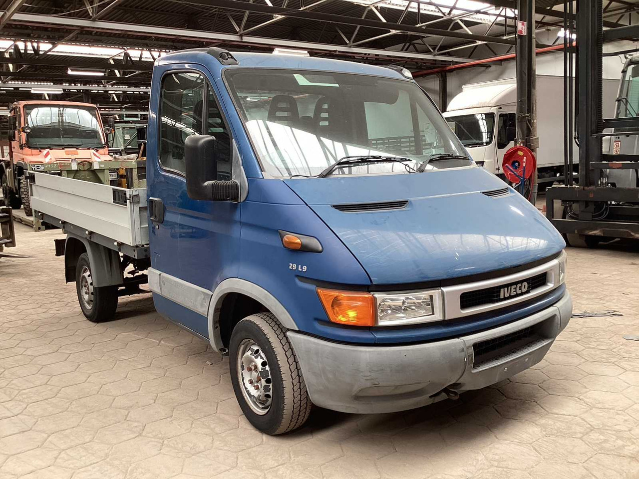 IVECO DAILY COMMERCIAL VEHICLE - Veículo comercial: foto 2 IVECO DAILY COMMERCIAL VEHICLE - Veículo comercial: foto 2