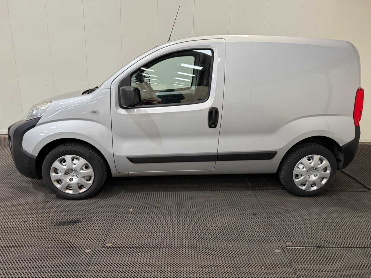 PEUGEOT - BIPPER - COMMERCIAL VEHICLE - 2013 - Veículo comercial: foto 2 PEUGEOT - BIPPER - COMMERCIAL VEHICLE - 2013 - Veículo comercial: foto 2