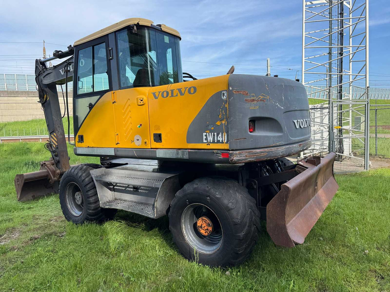 Volvo EW140 - Escavadeira de rodas: foto 4 Volvo EW140 - Escavadeira de rodas: foto 4