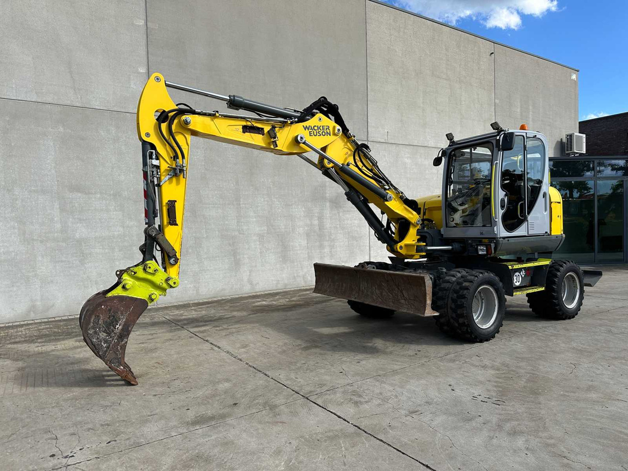WACKER NEUSON - 2019 - EW100 - WHEELED EXCAVATOR - Escavadeira de rodas: foto 1 WACKER NEUSON - 2019 - EW100 - WHEELED EXCAVATOR - Escavadeira de rodas: foto 1