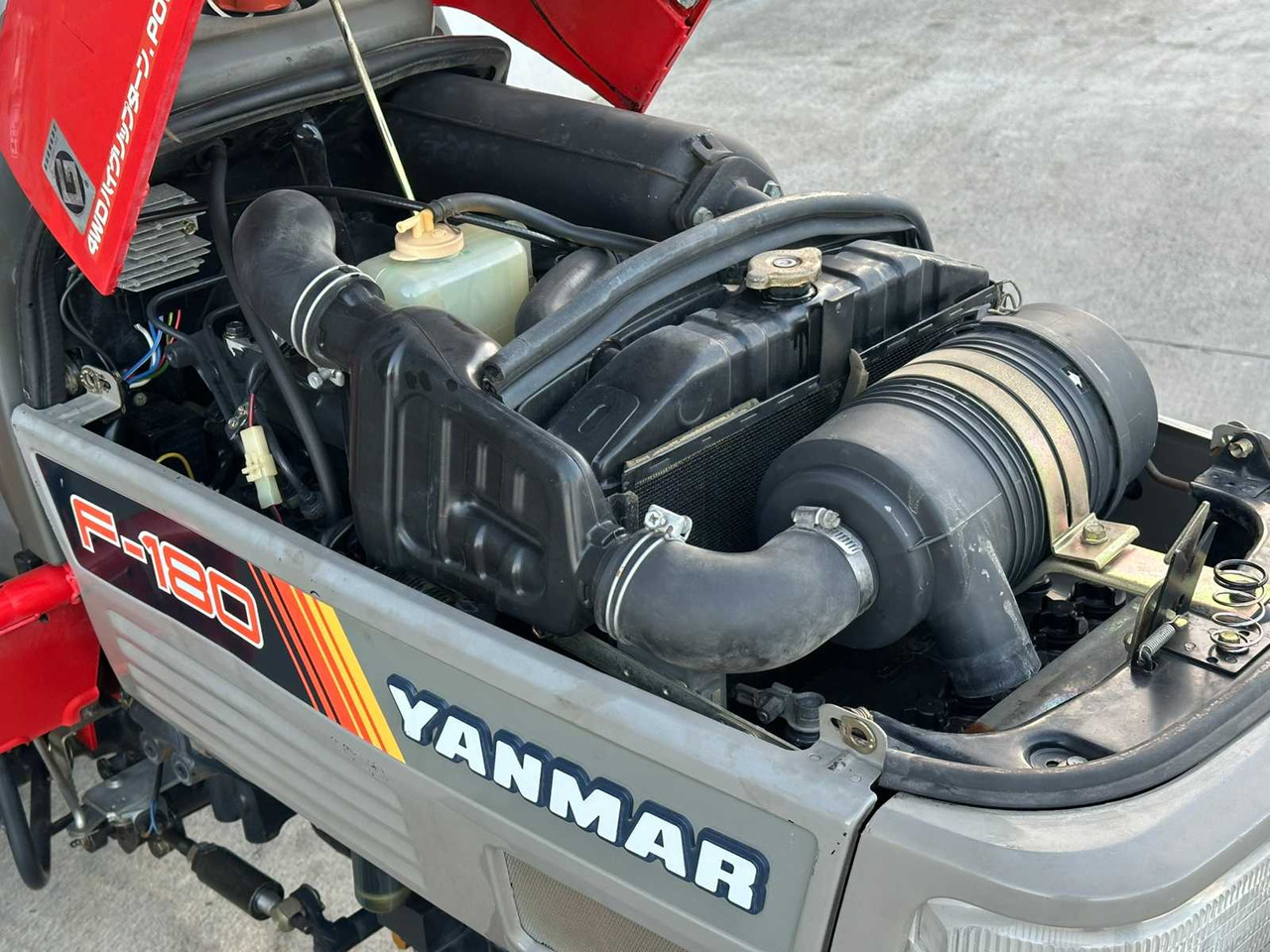 YANMAR - F-180 - 4-WHEEL DRIVE TRACTOR - Trator: foto 5 YANMAR - F-180 - 4-WHEEL DRIVE TRACTOR - Trator: foto 5