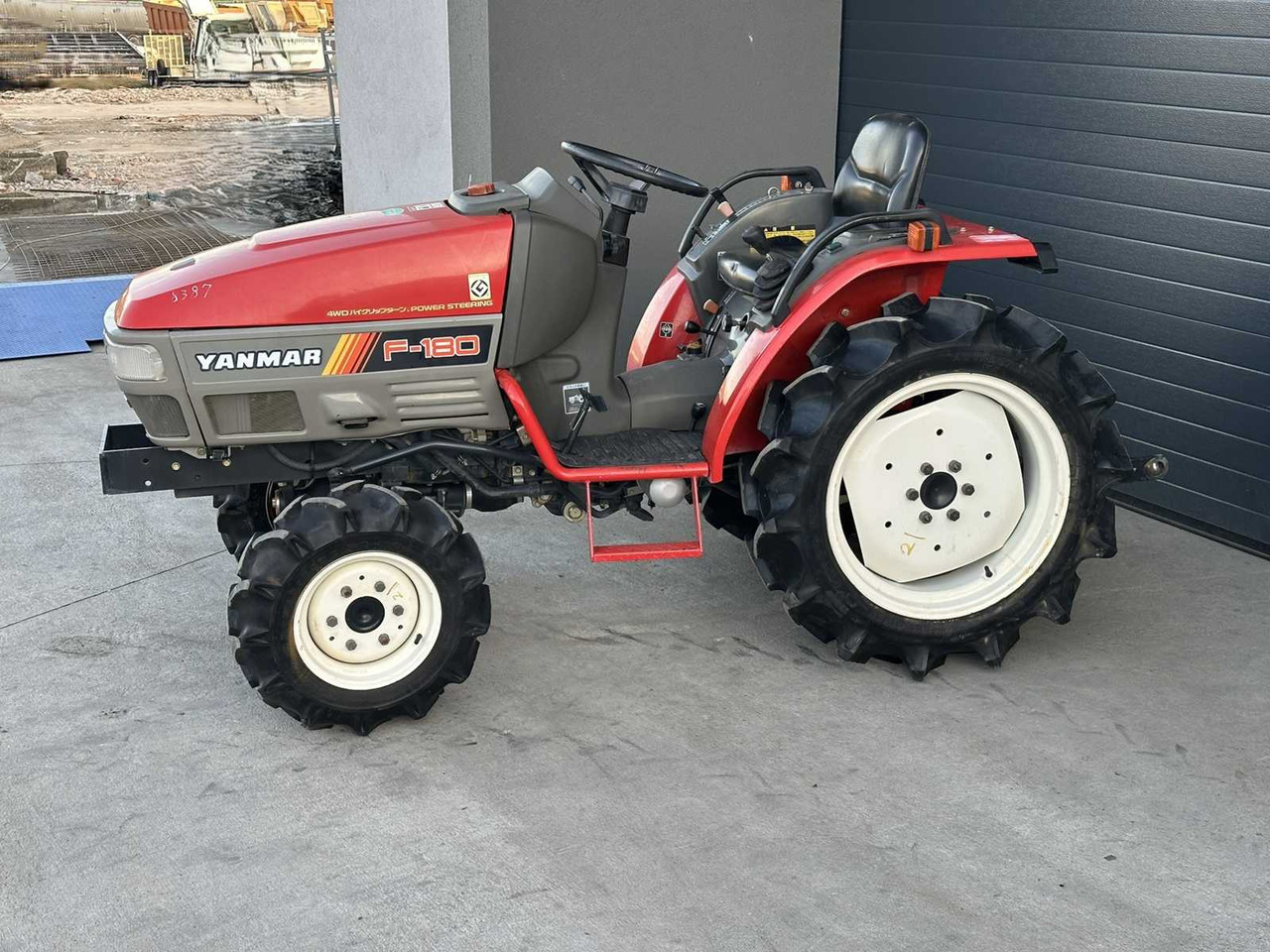 YANMAR - F-180 - 4-WHEEL DRIVE TRACTOR - Trator: foto 2 YANMAR - F-180 - 4-WHEEL DRIVE TRACTOR - Trator: foto 2