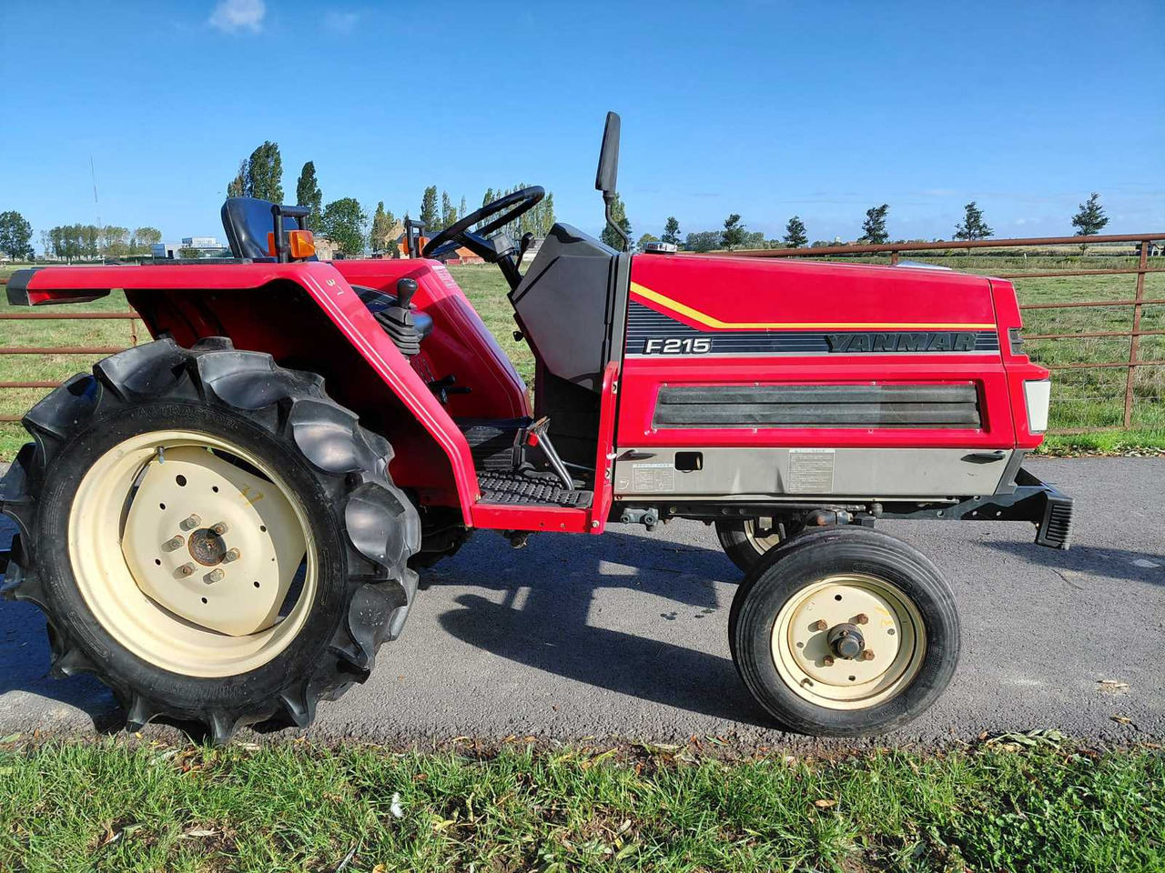 Yanmar F125 - Mini trator: foto 3 Yanmar F125 - Mini trator: foto 3
